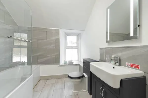 Bathroom in Strathardle Lodge