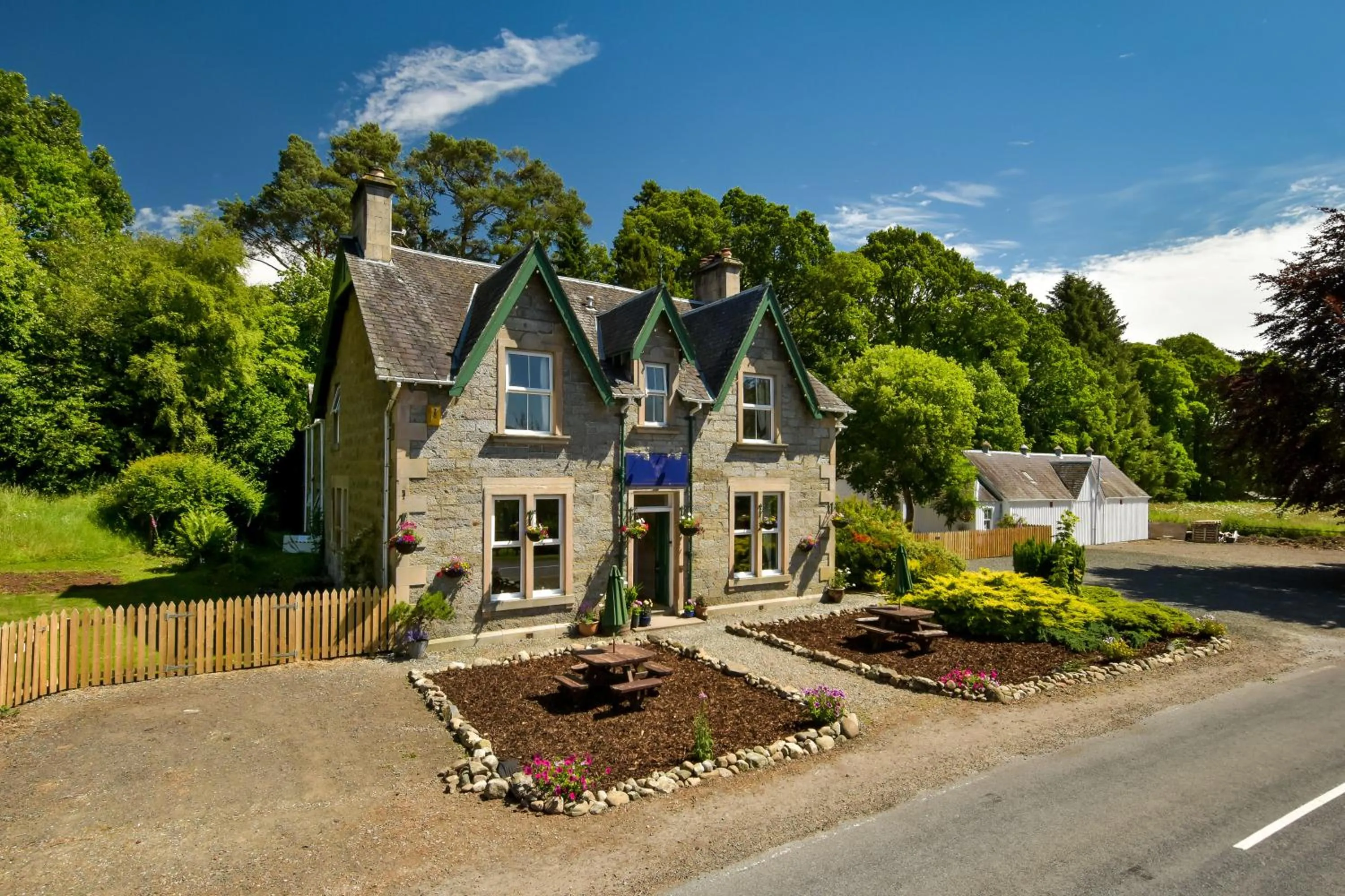 Property building in Strathardle Lodge