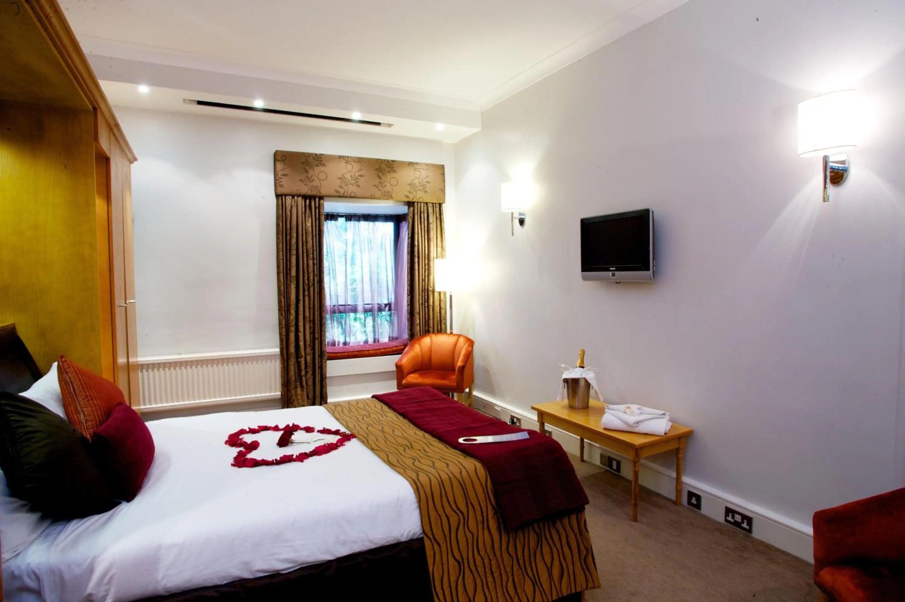 Bed in The Watermill Hotel, Sure Hotel Collection by Best Western