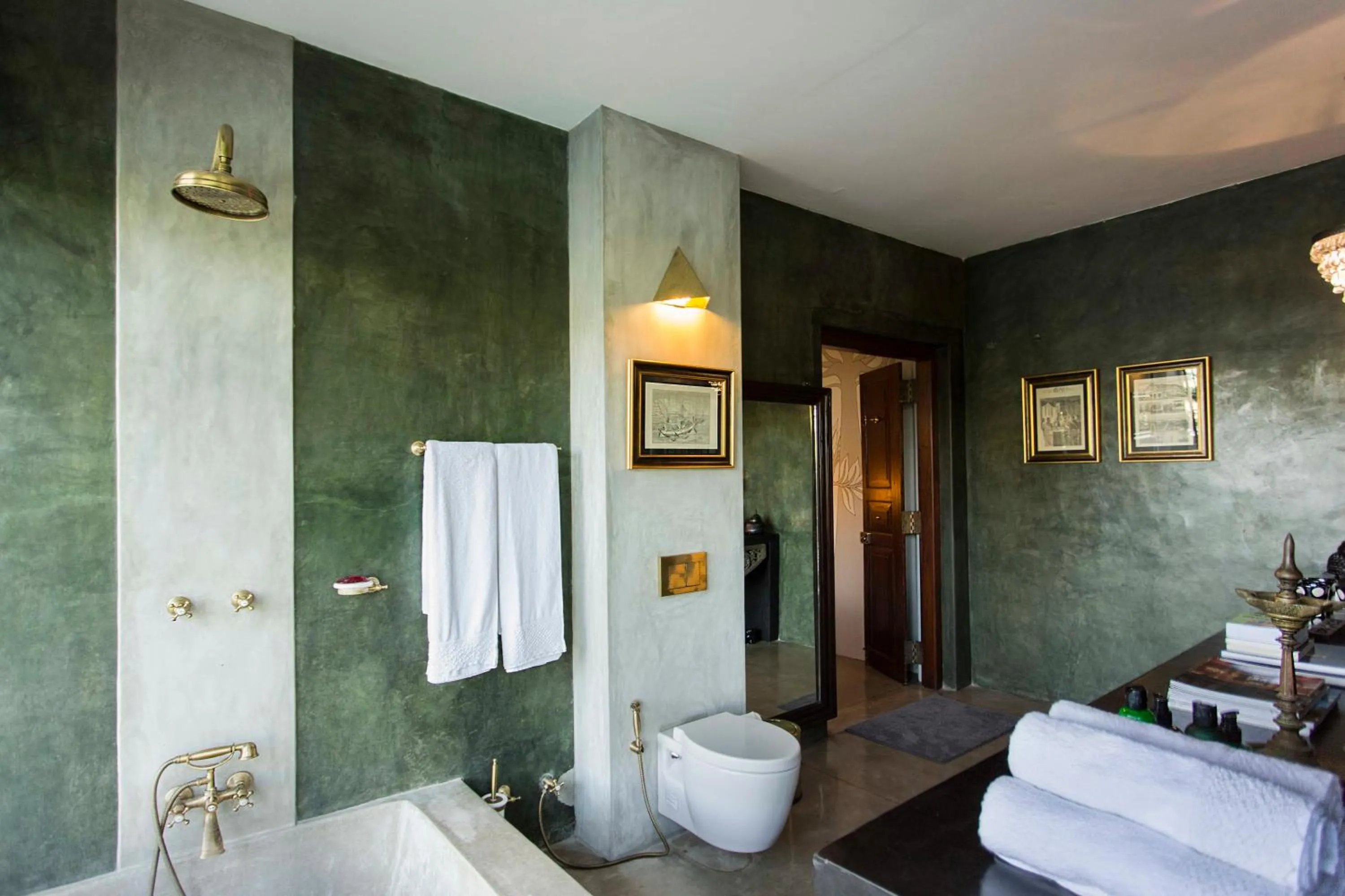 Bathroom, Bed in The Hermitage by Edwards Collection - Kandy