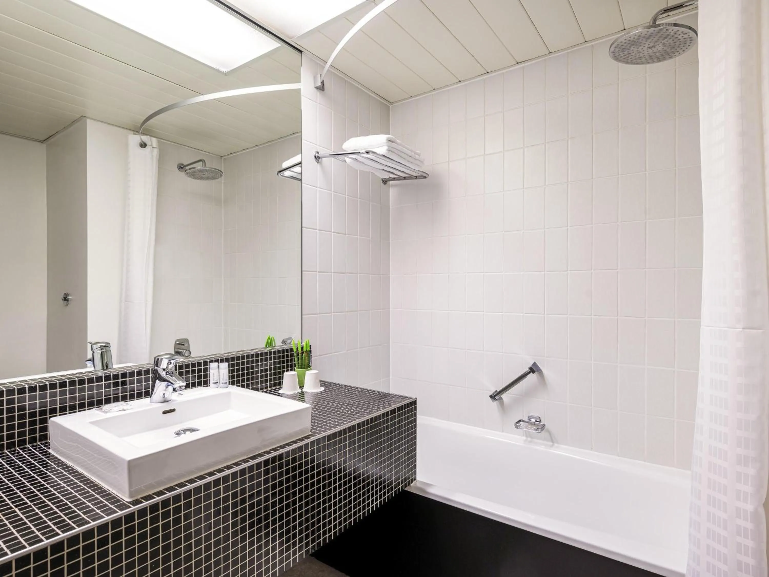 Bedroom in Mercure Antwerp City South