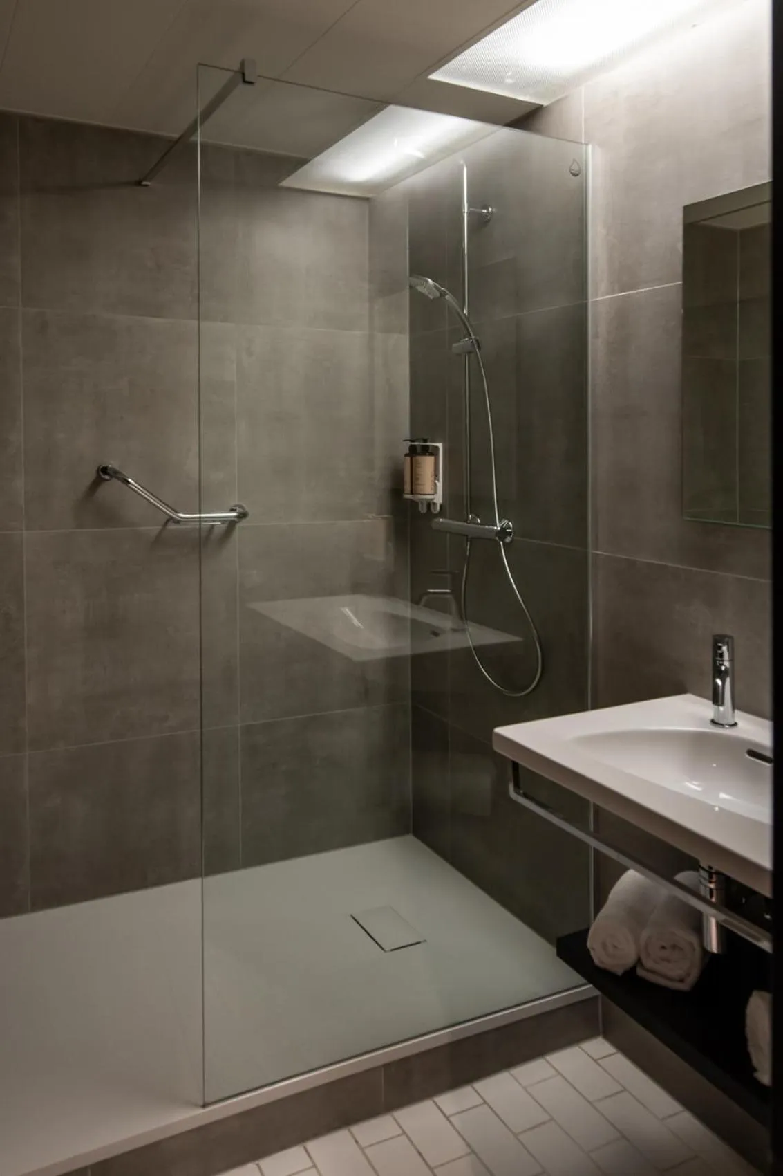 Shower in Mercure Antwerp City South