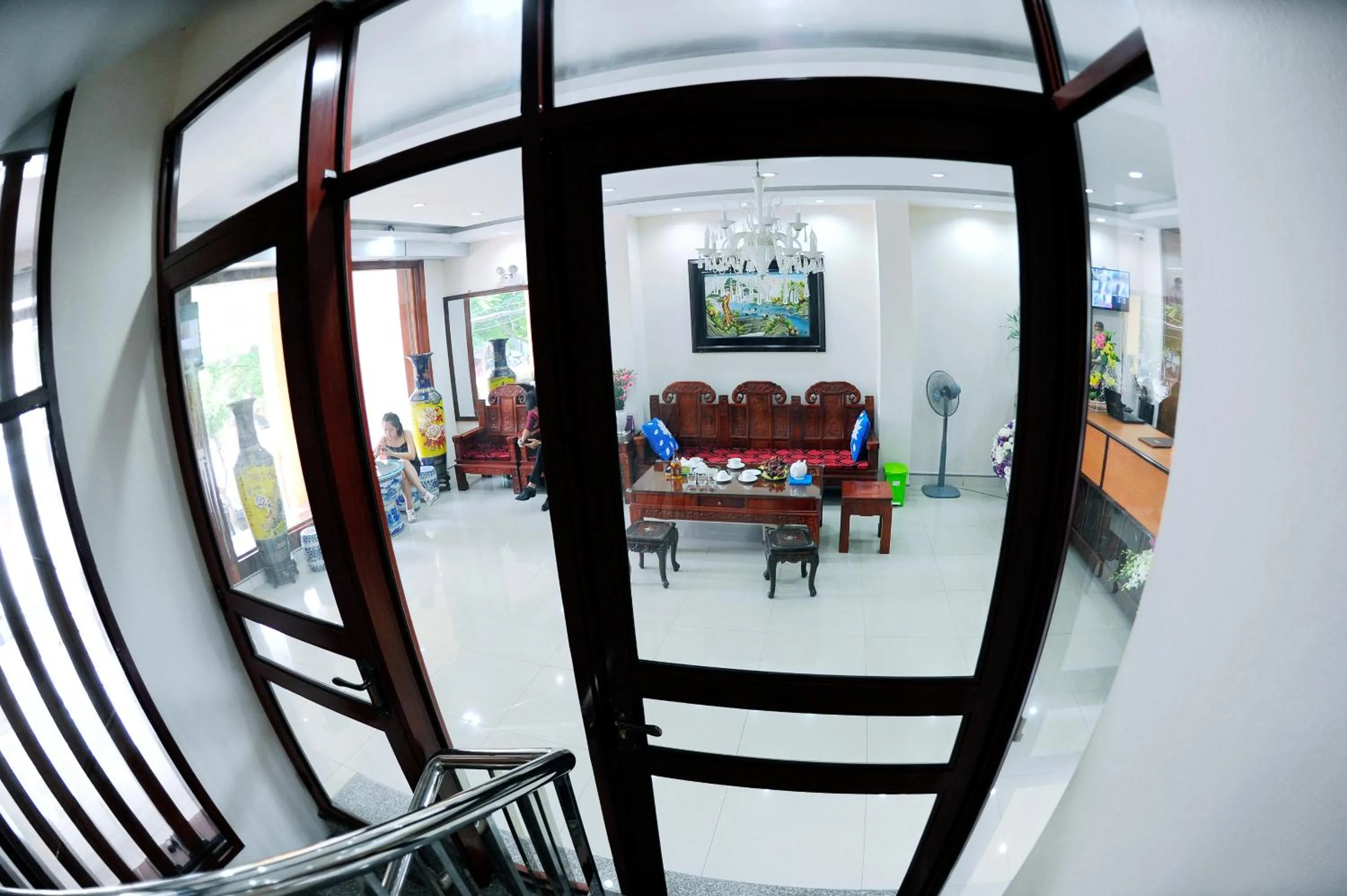Communal lounge/ TV room in Binh Minh Hotel