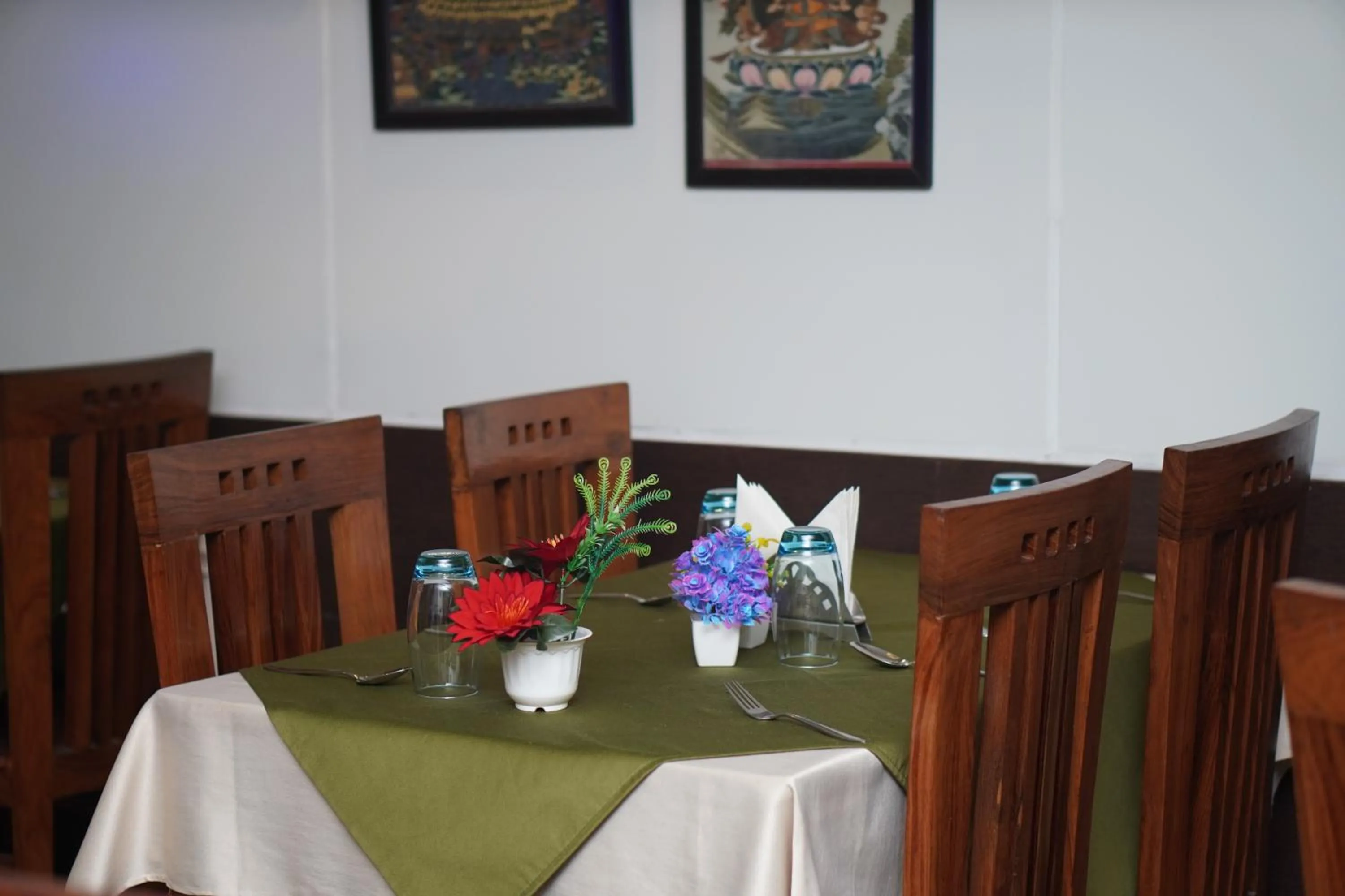 Restaurant/places to eat in Hotel DH