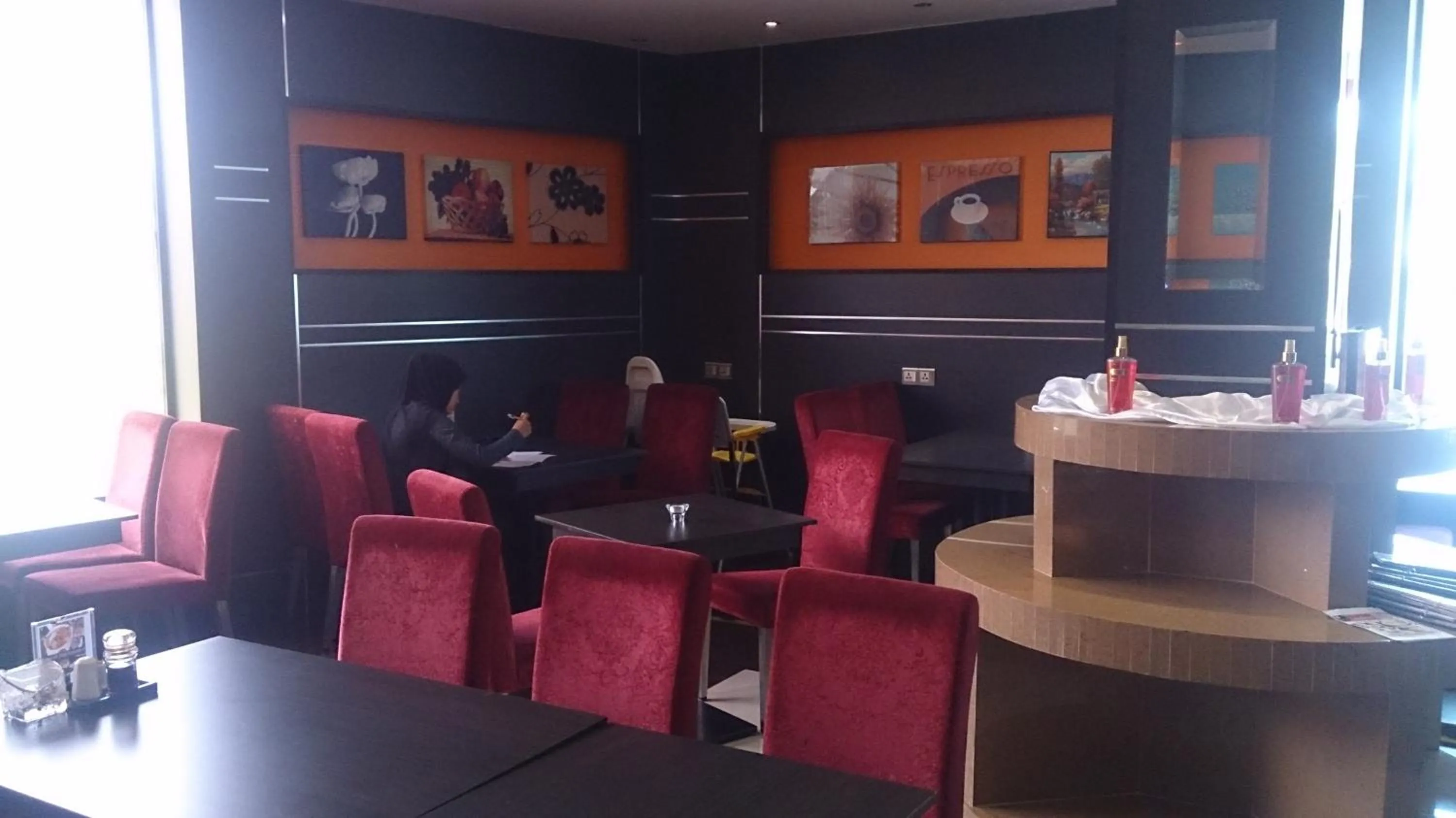 Restaurant/places to eat in Hotel & Apartment Ambassador 3