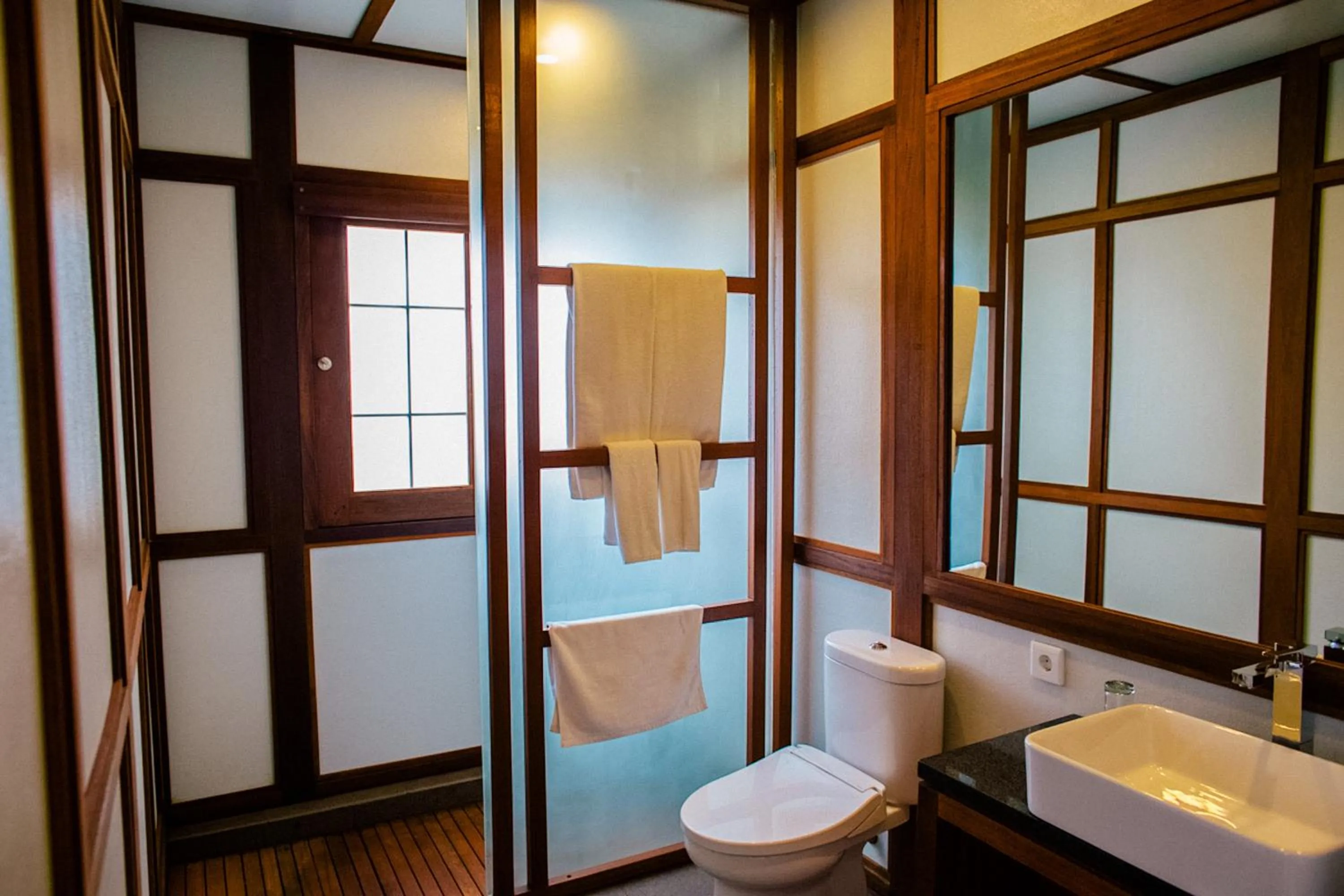 Toilet in Suarapura Resort & Spa