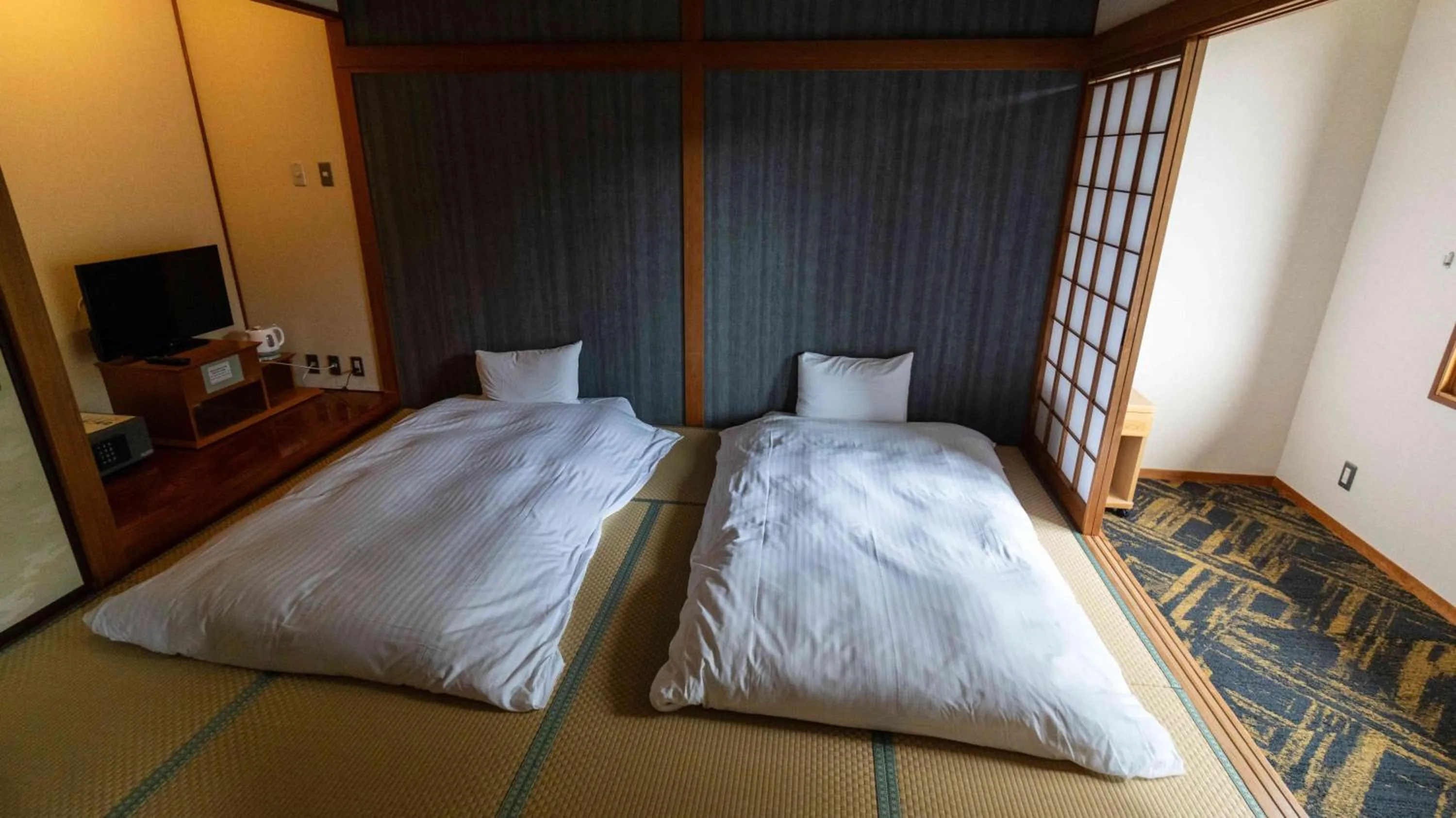 Bedroom, Bed in Motosu Phoenix Hotel