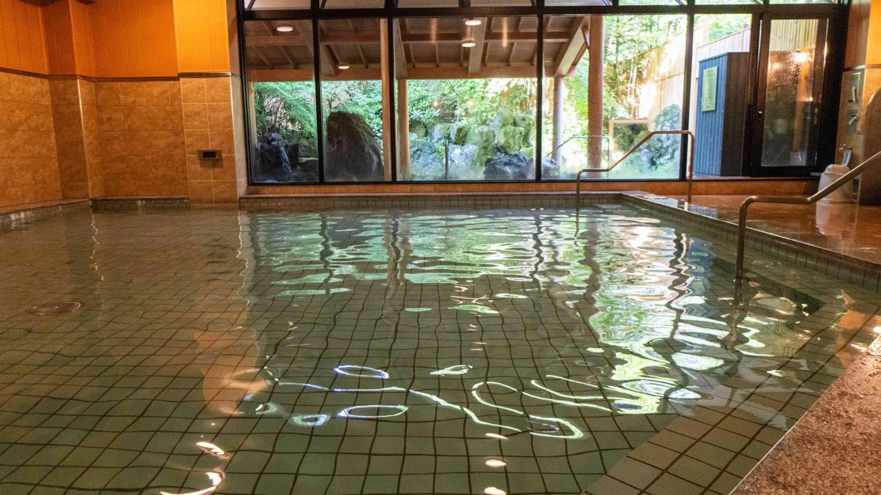 Hot Spring Bath in Motosu Phoenix Hotel