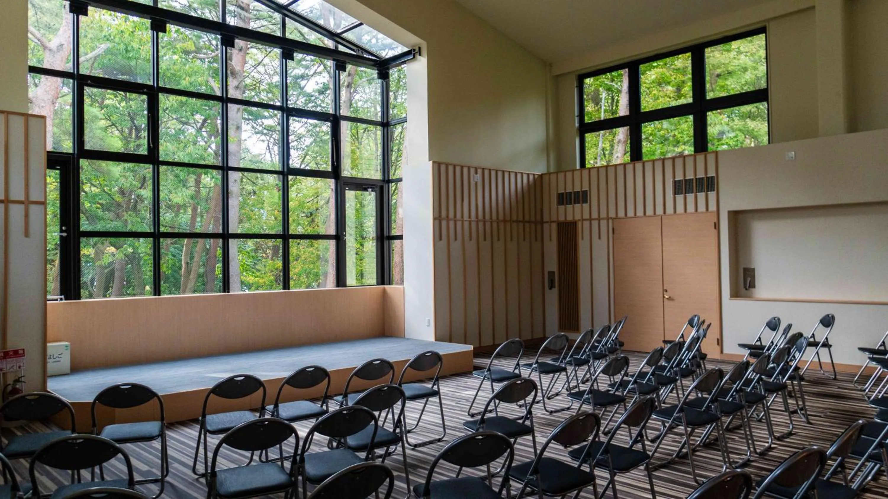 Meeting/conference room in Motosu Phoenix Hotel