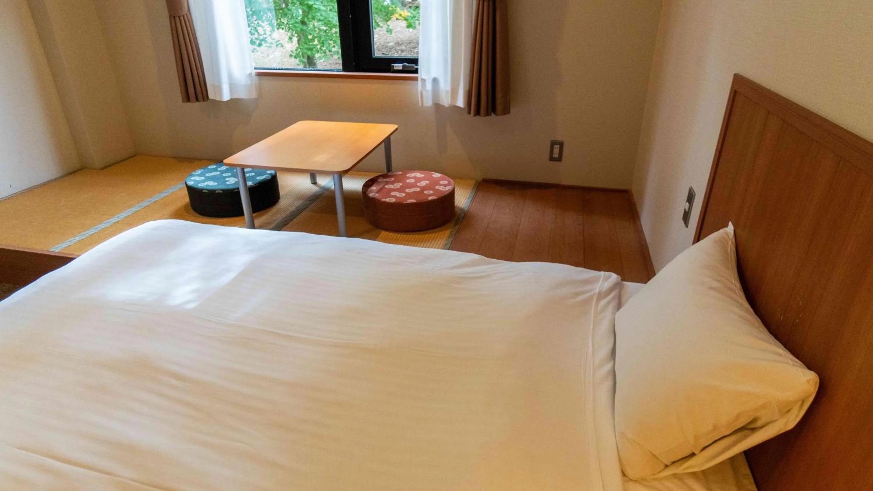 Photo of the whole room, Bed in Motosu Phoenix Hotel