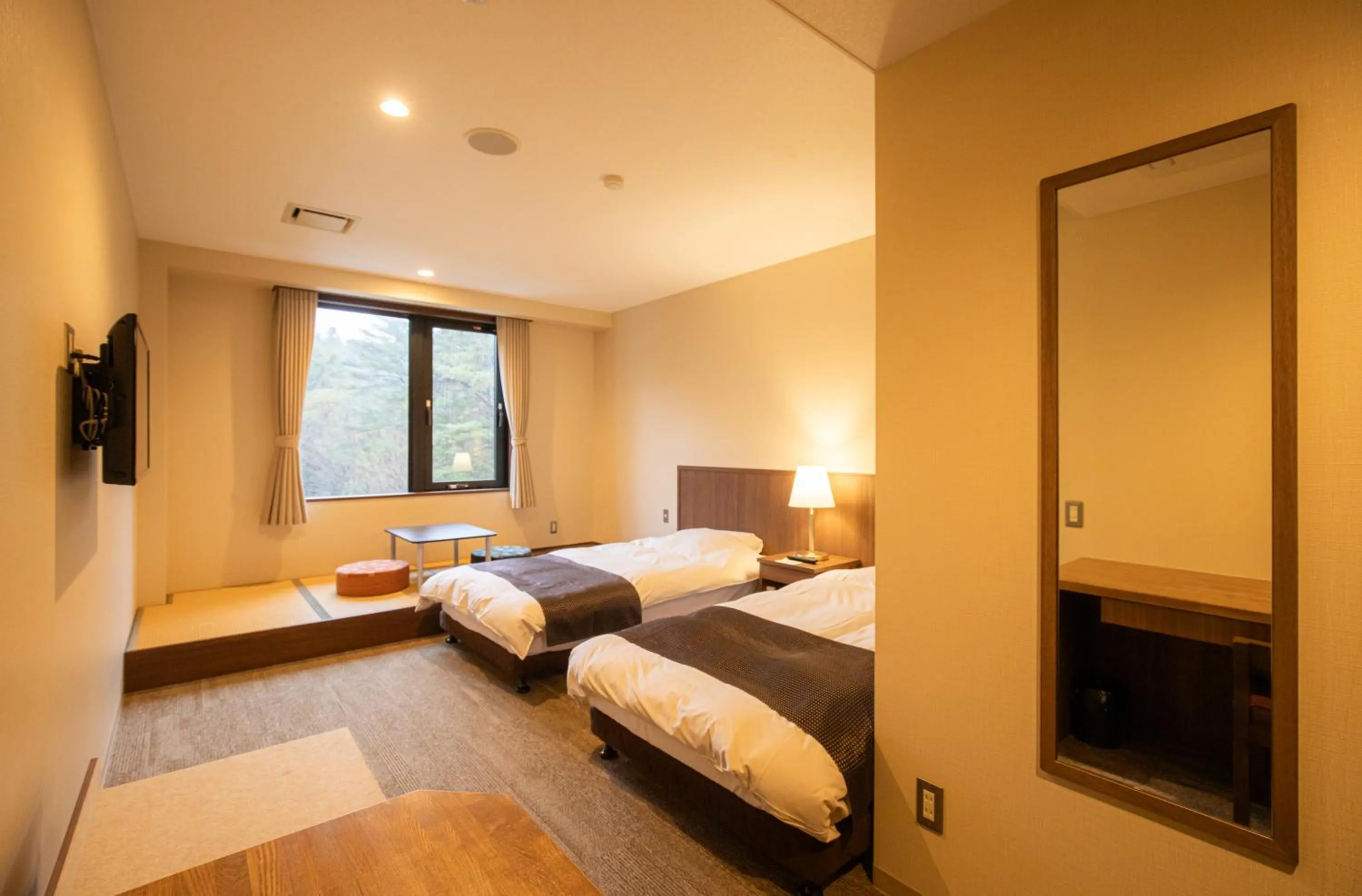 Photo of the whole room, Bed in Motosu Phoenix Hotel