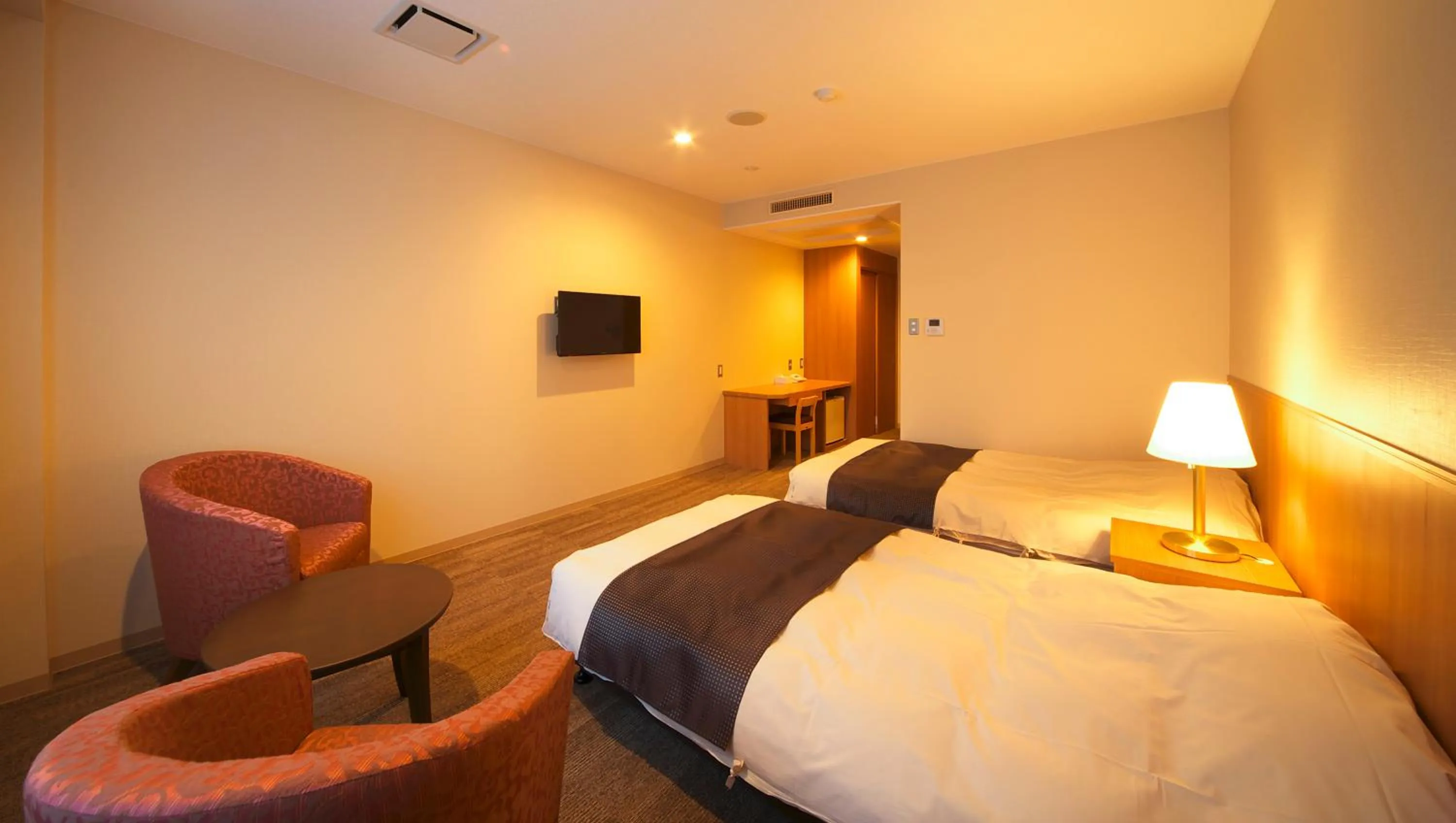 Photo of the whole room, Bed in Motosu Phoenix Hotel