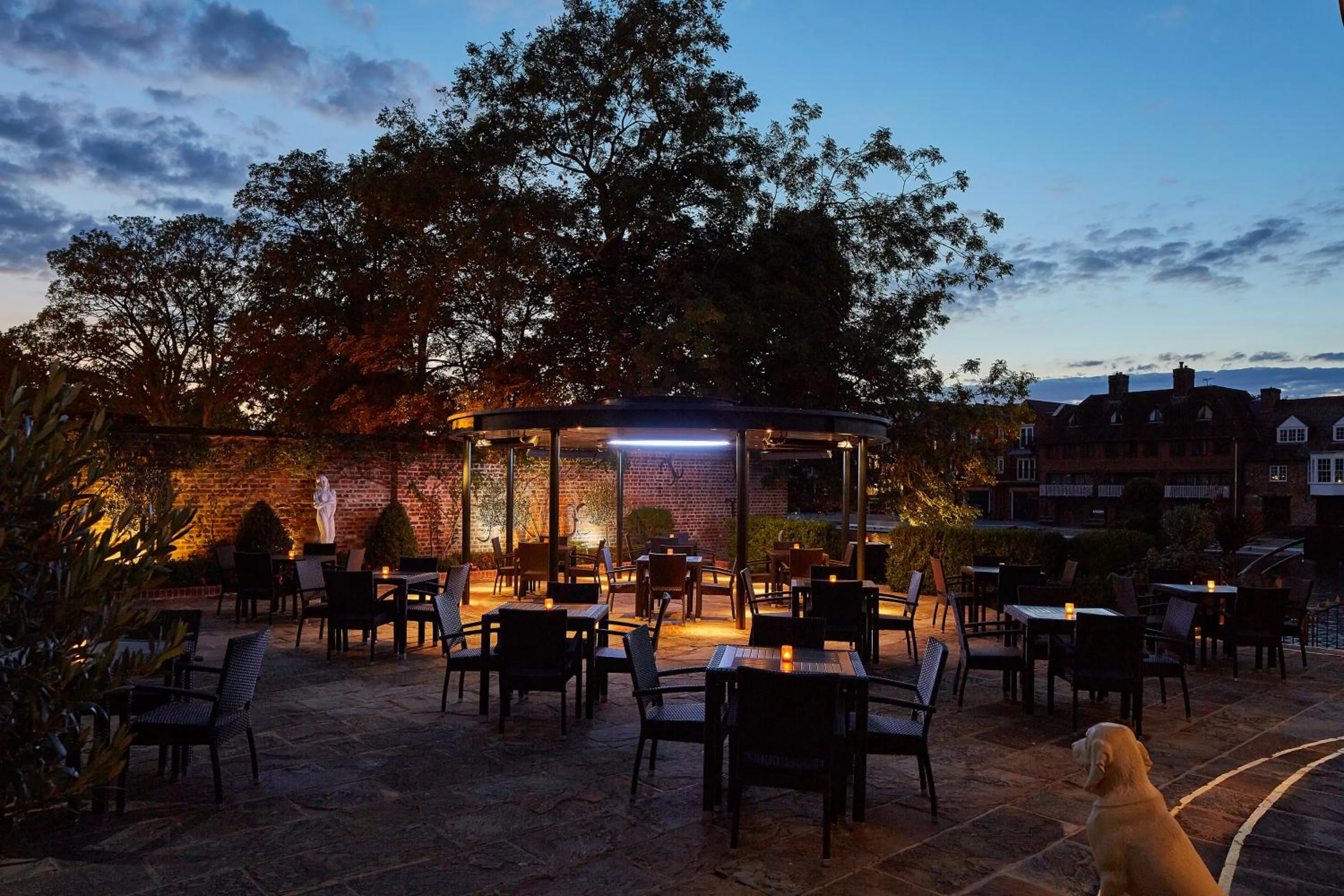 Patio in Sir Christopher Wren Hotel