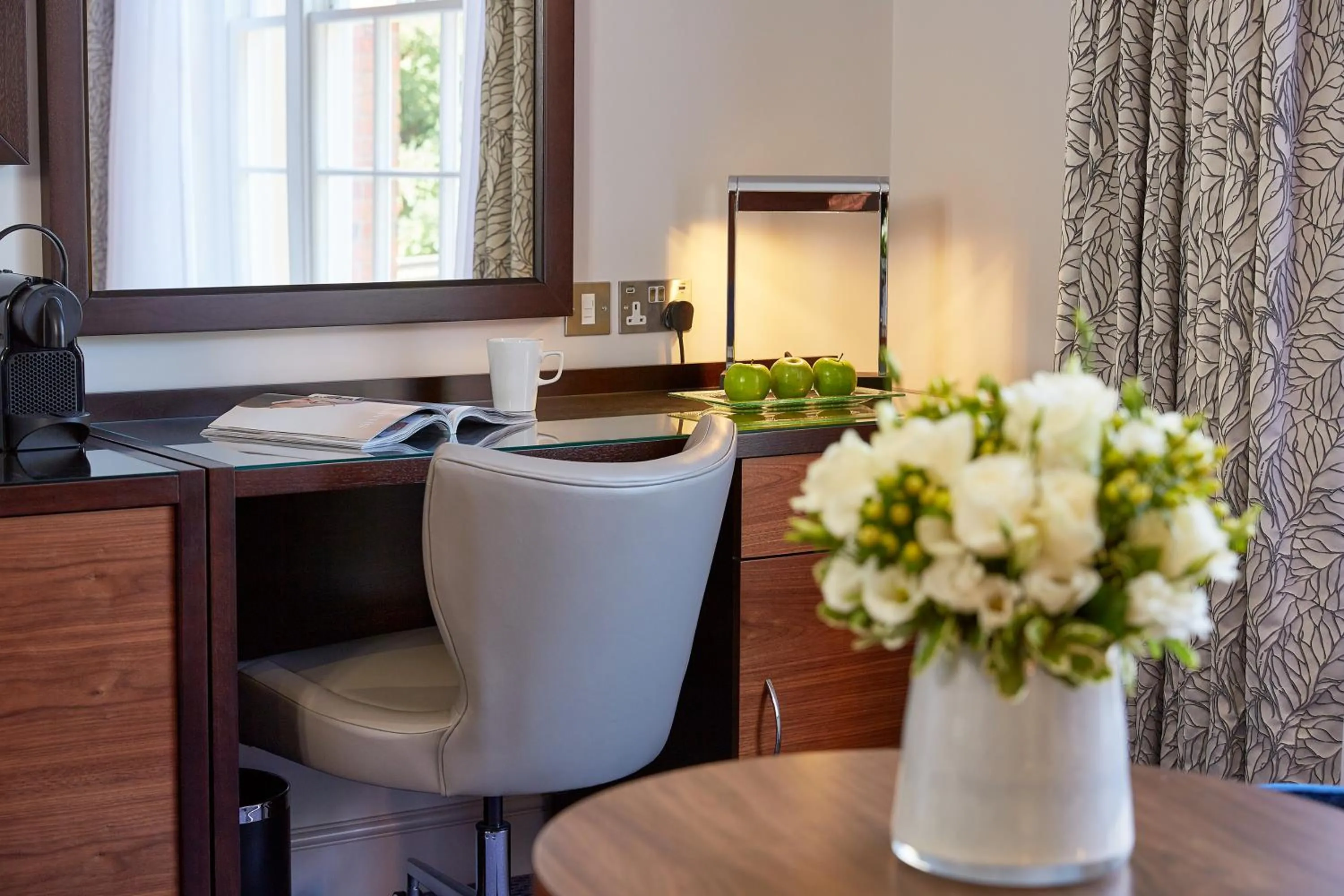 Grand Deluxe Queen Room in Sir Christopher Wren Hotel