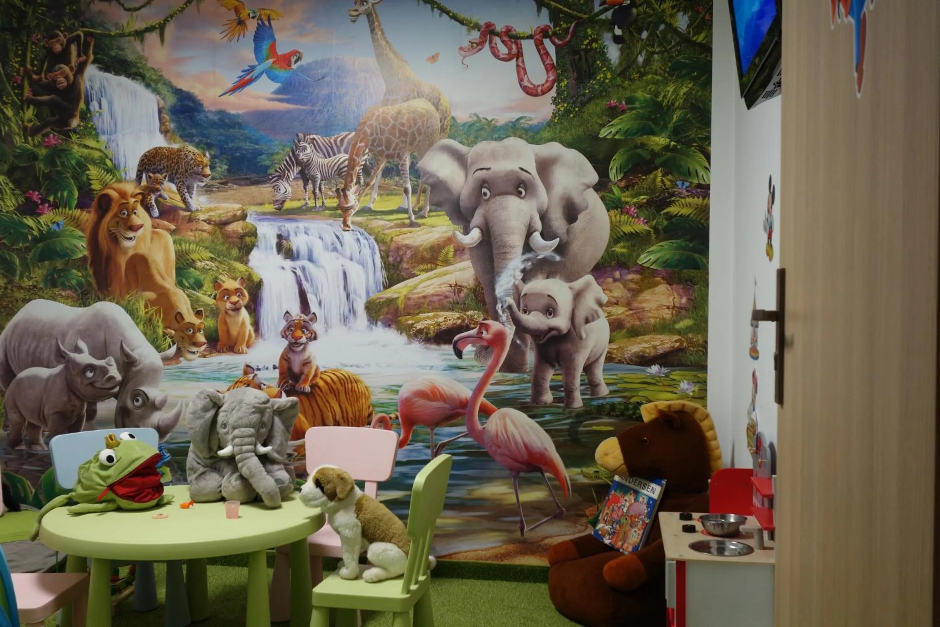 children in Willa Gielatówka