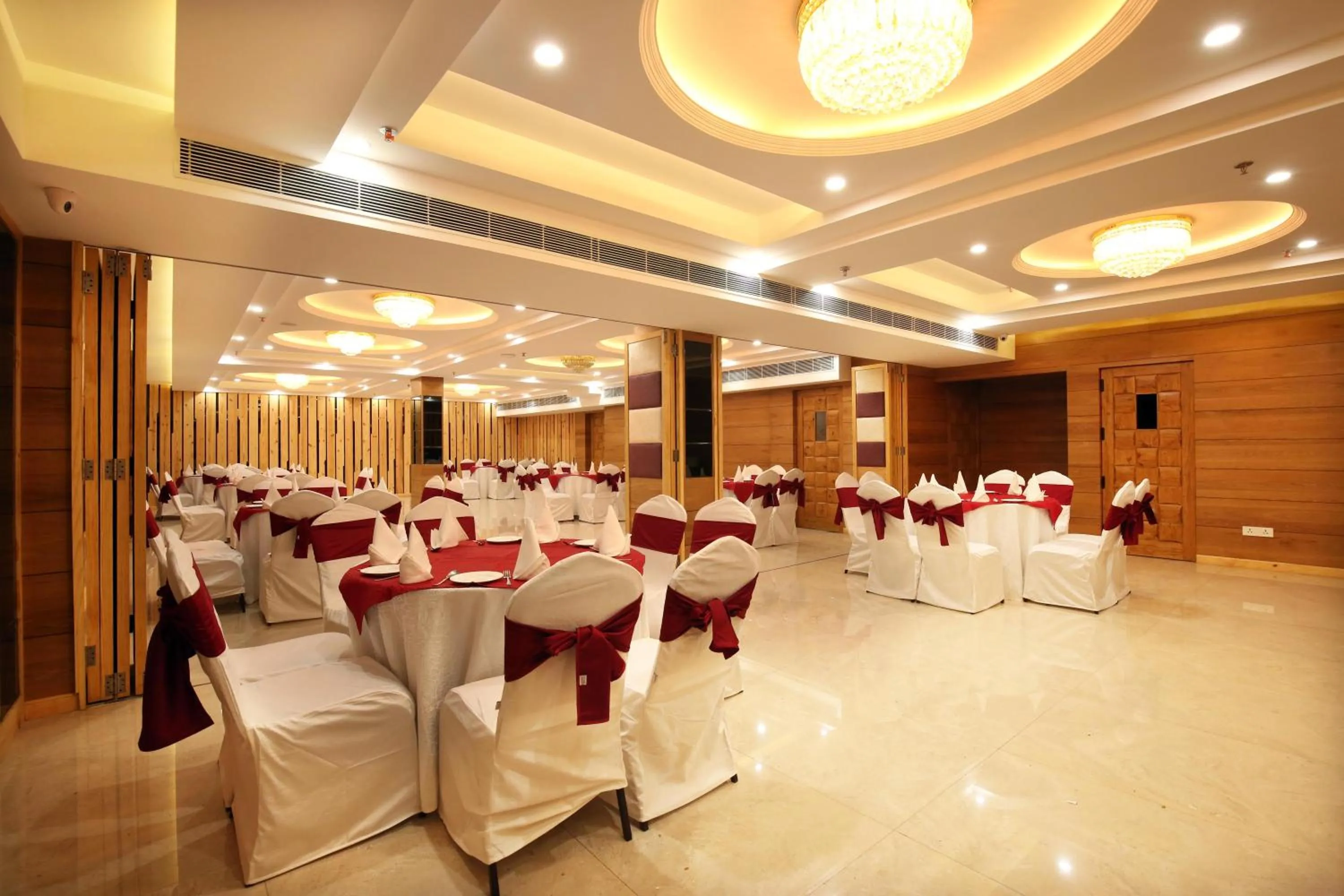 Restaurant/places to eat in Mint Hotel Premia Chandigarh, Zirakpur