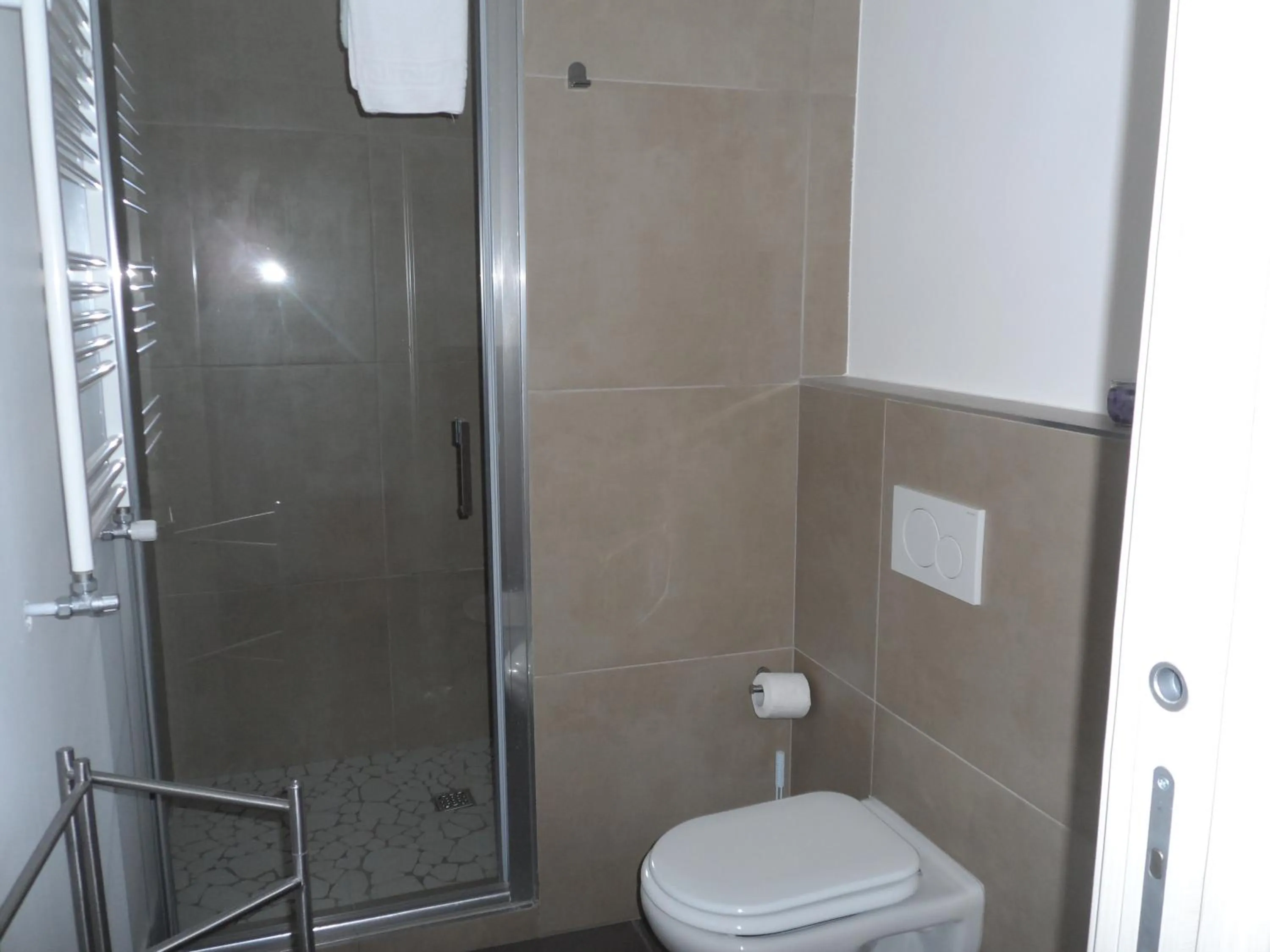 Shower in Residence Palazzo dei Delfini by RECEPTIO