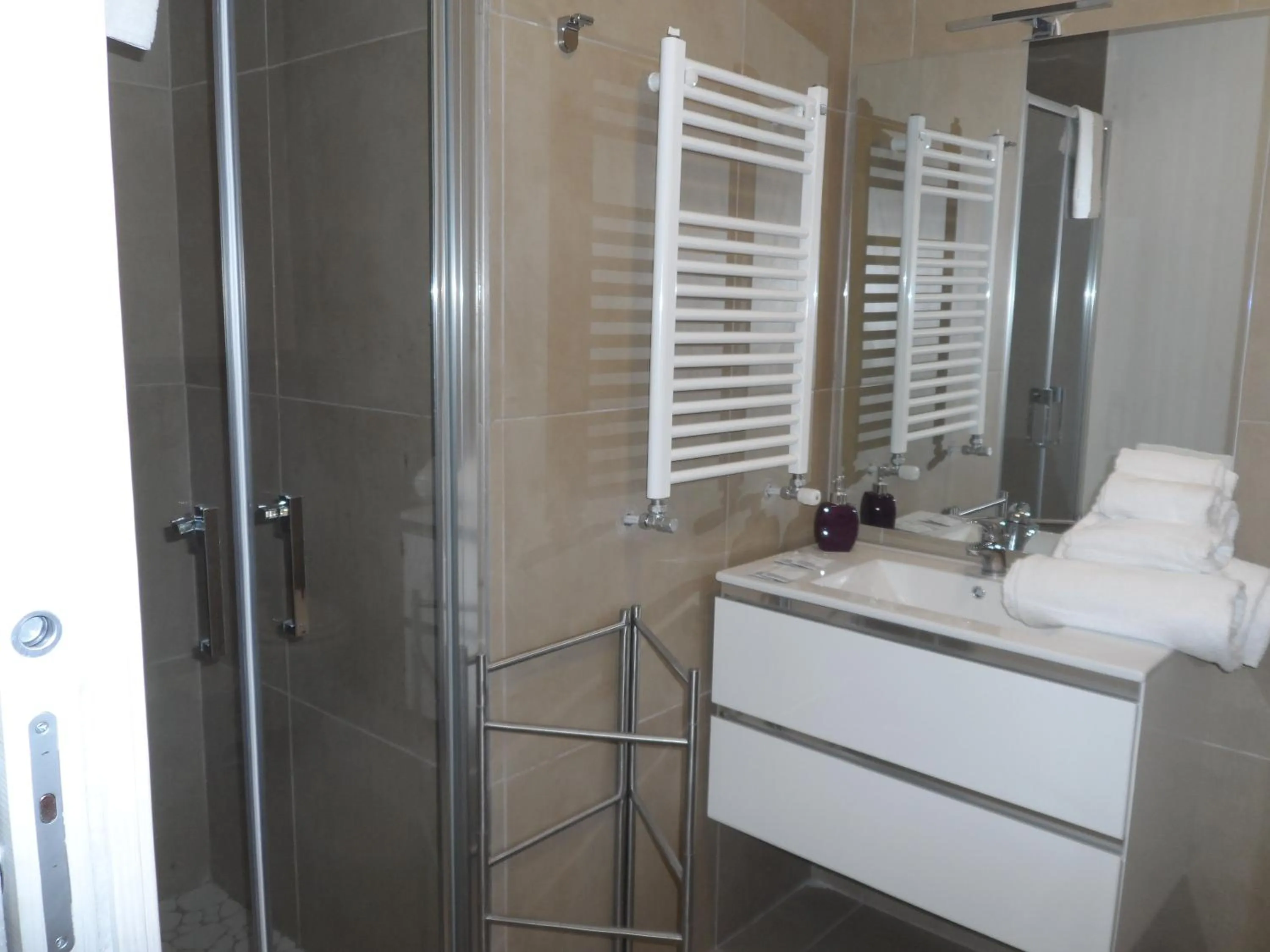 Shower in Residence Palazzo dei Delfini by RECEPTIO