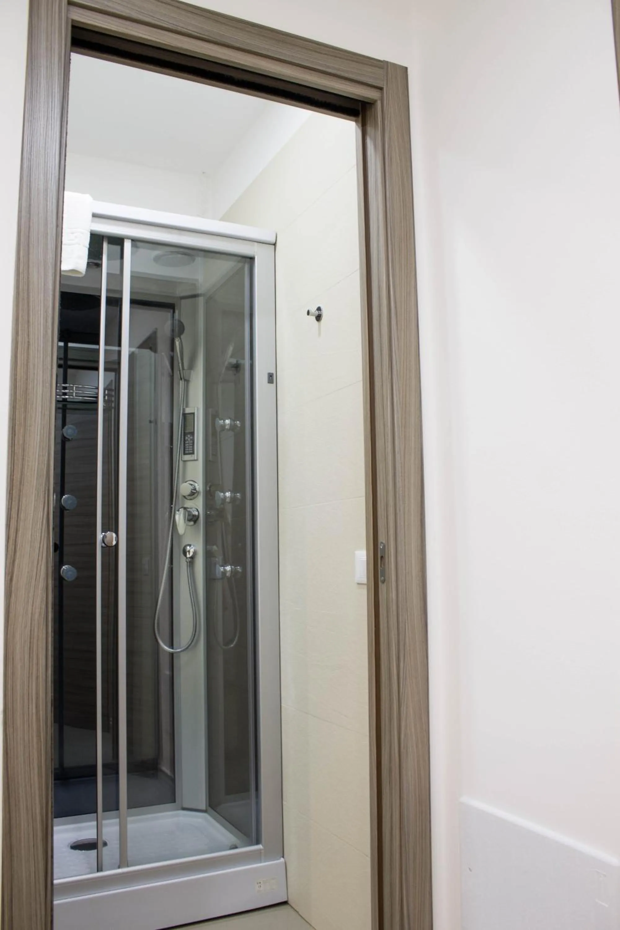 Shower in Residence Palazzo dei Delfini by RECEPTIO