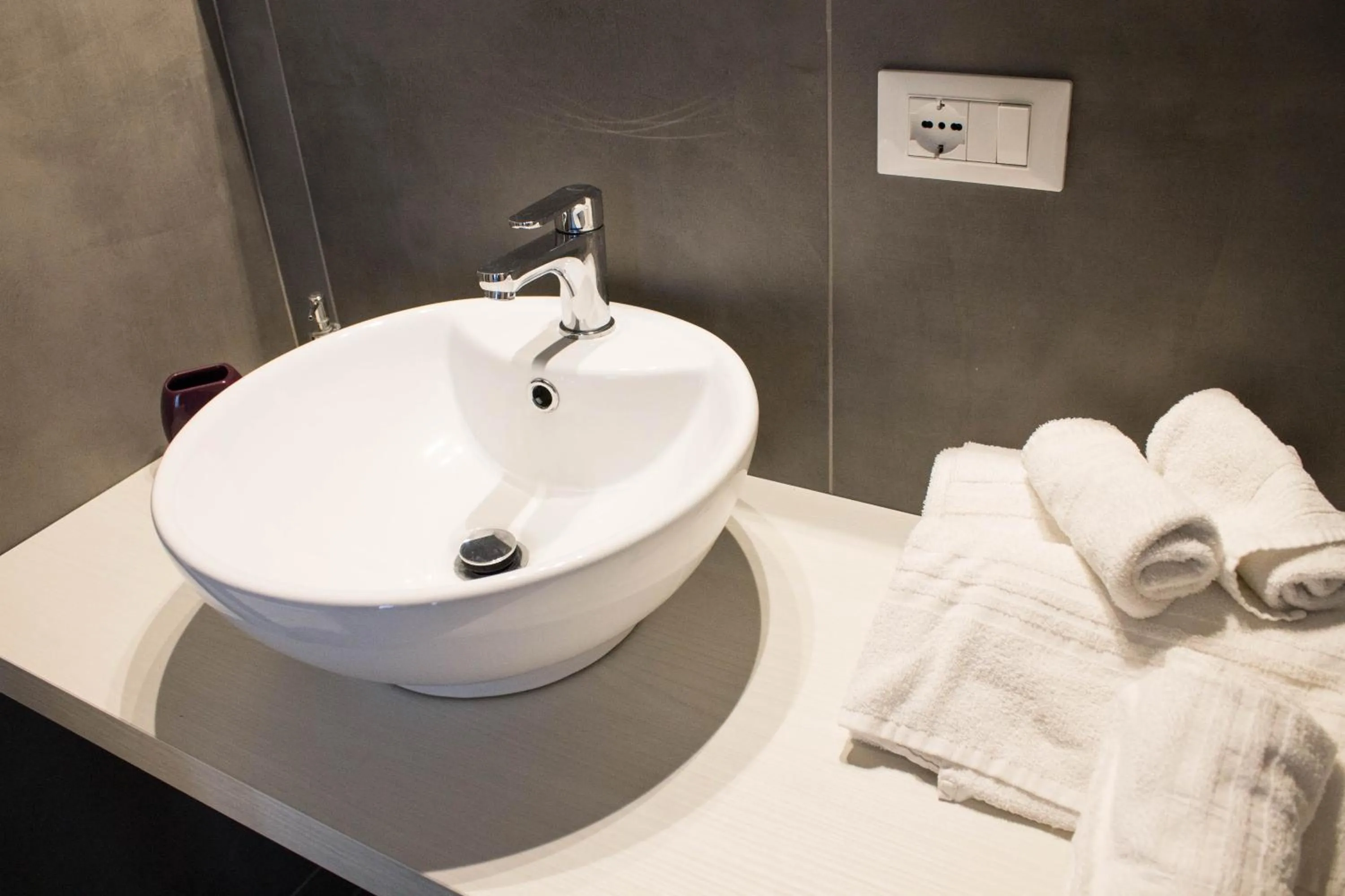 Bathroom in Residence Palazzo dei Delfini by RECEPTIO