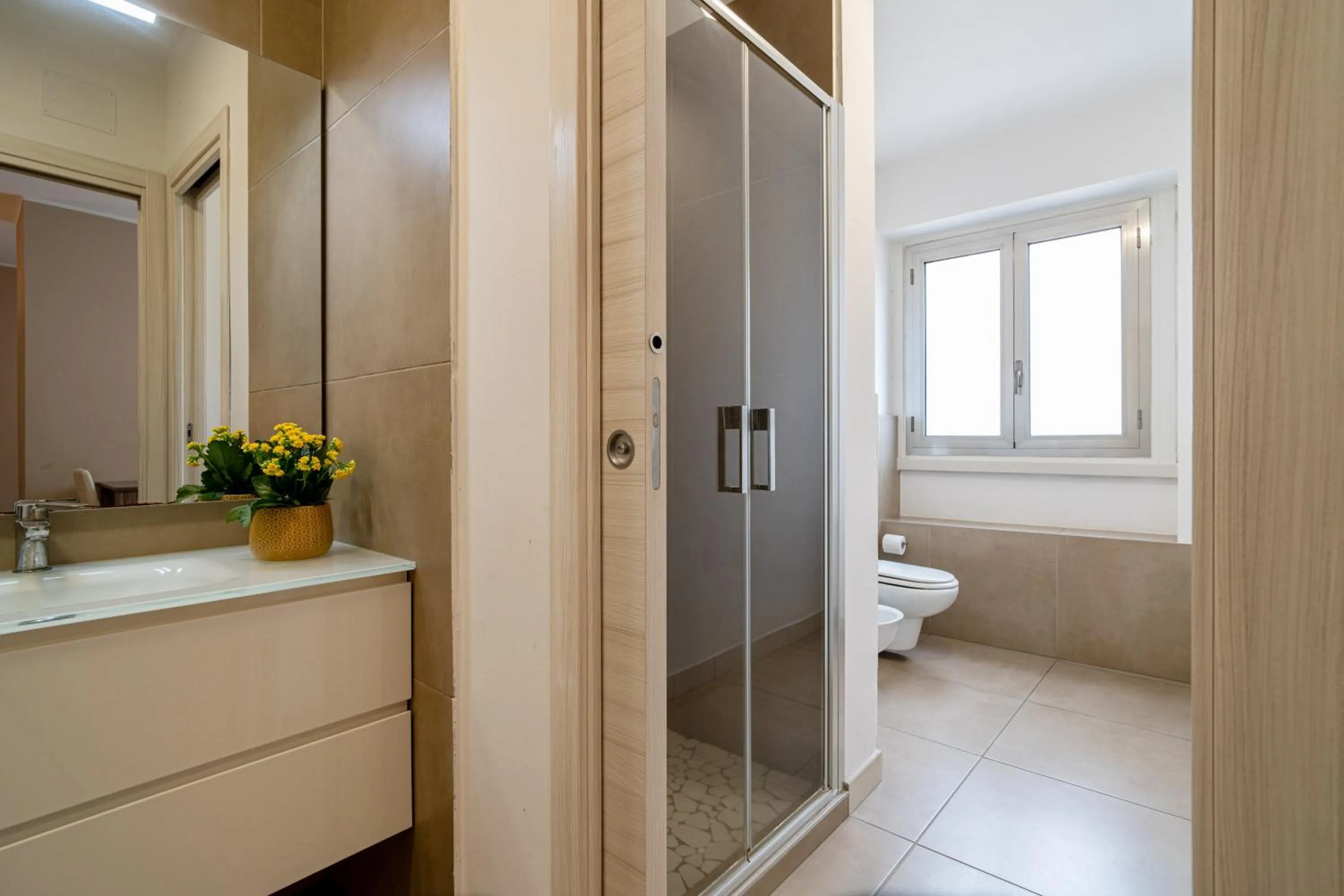 Shower in Residence Palazzo dei Delfini by RECEPTIO