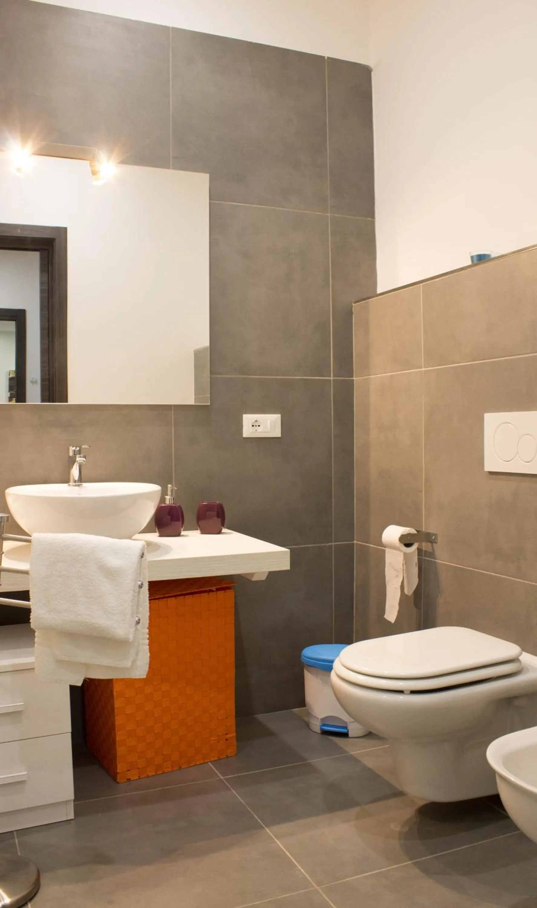 Toilet in Residence Palazzo dei Delfini by RECEPTIO