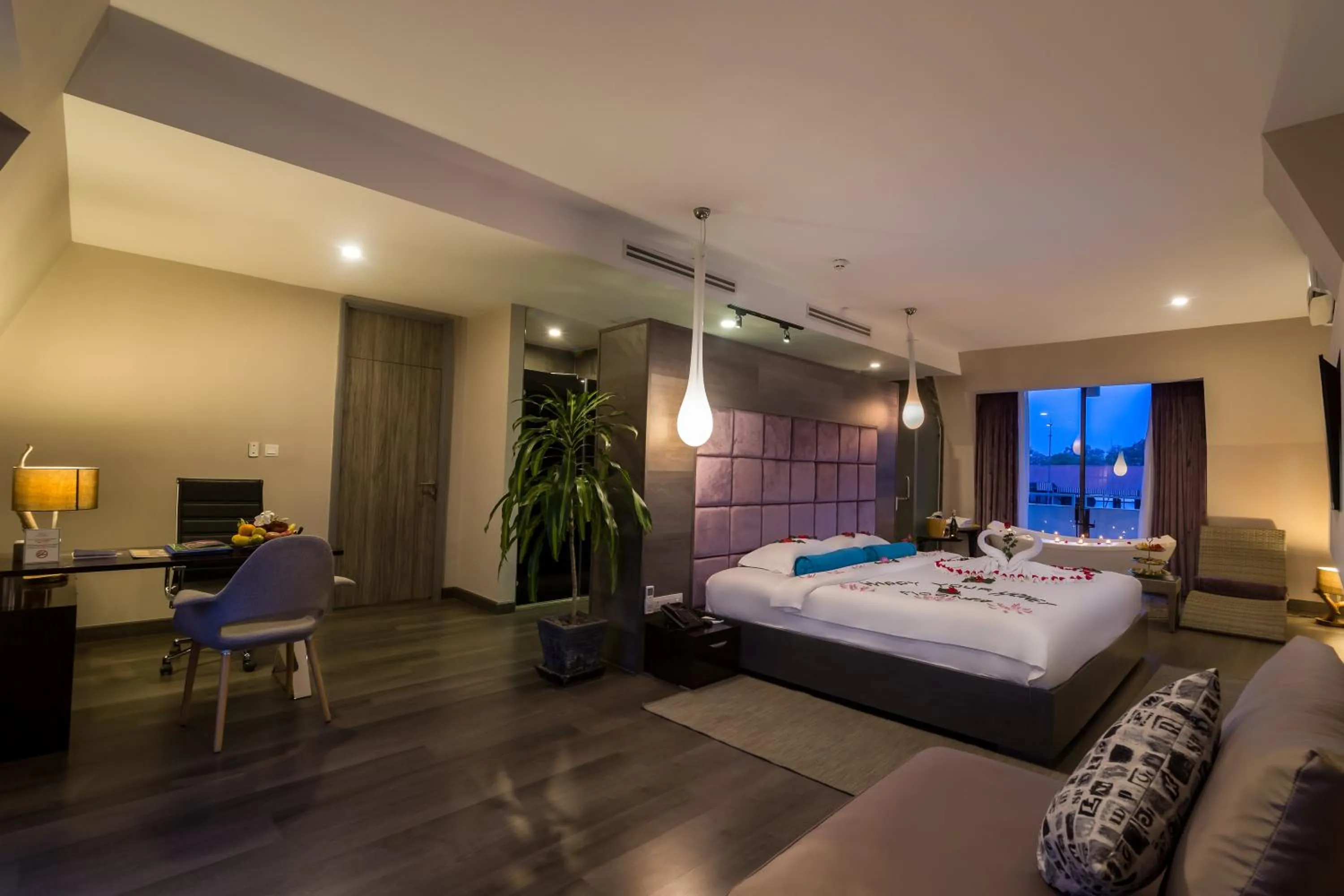 Photo of the whole room, Bed in Damrei Residence & Spa