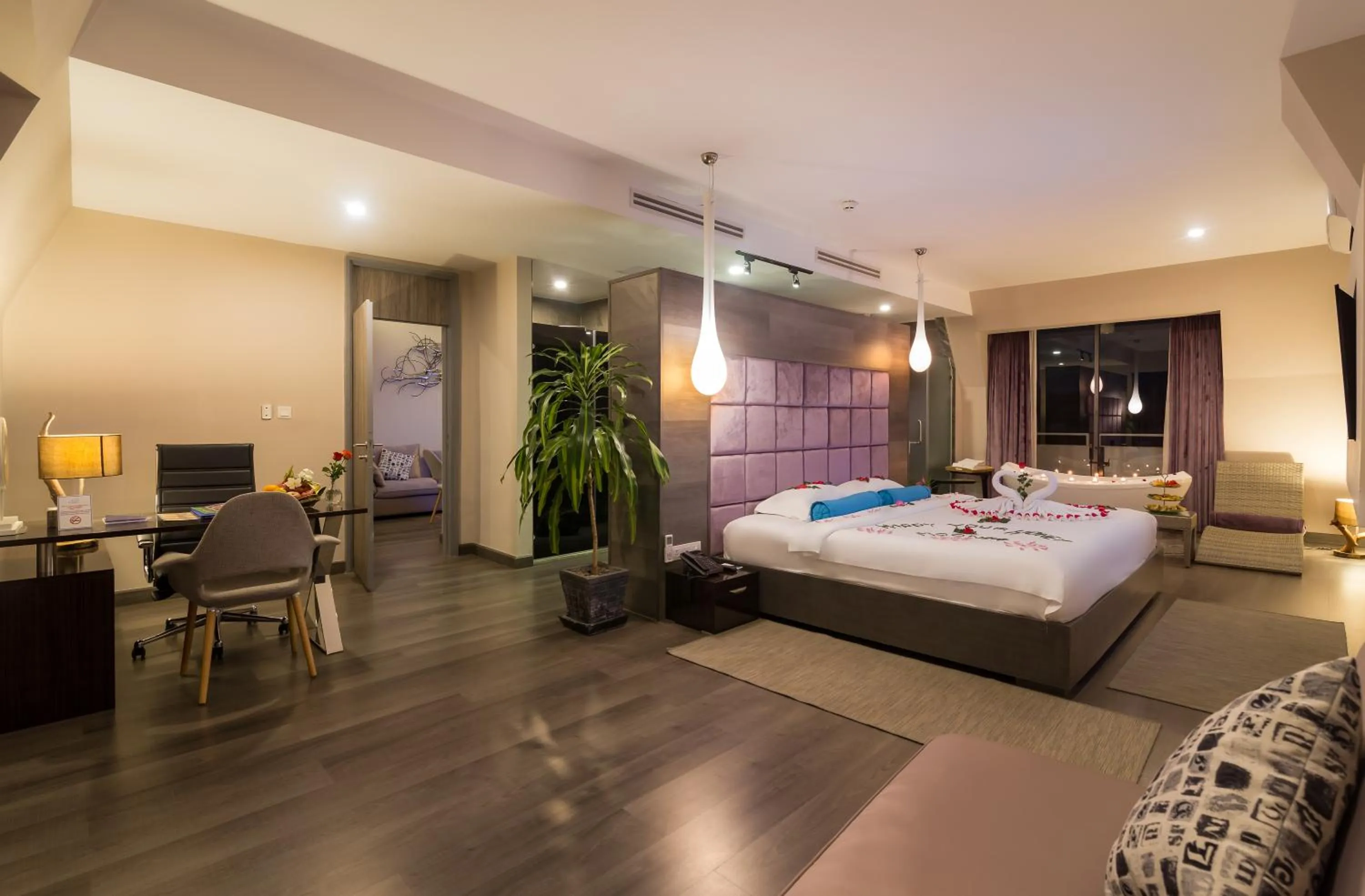 Photo of the whole room, Bed in Damrei Residence & Spa