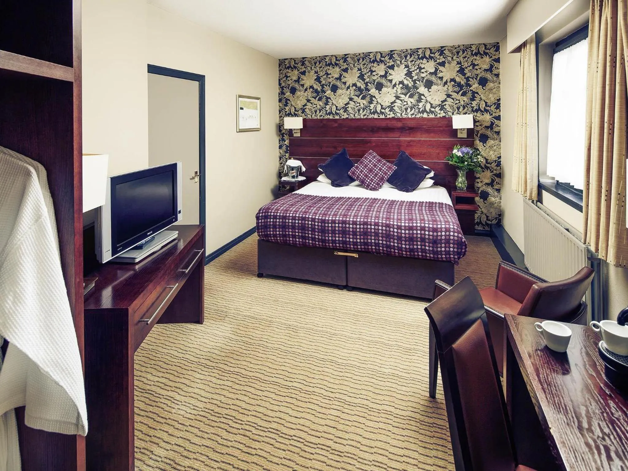 Bedroom, Bed in Mercure Perth Hotel