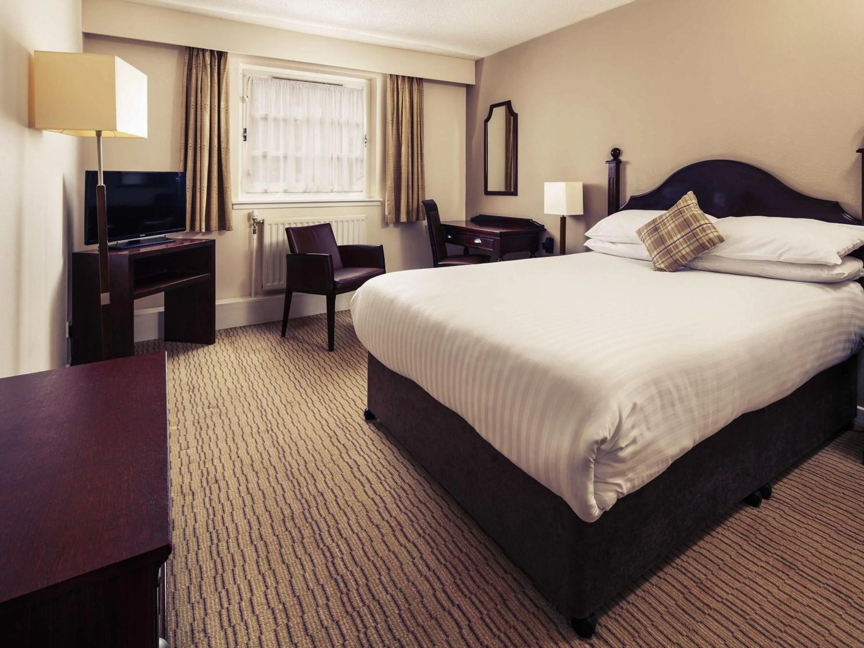 Bedroom, Bed in Mercure Perth Hotel