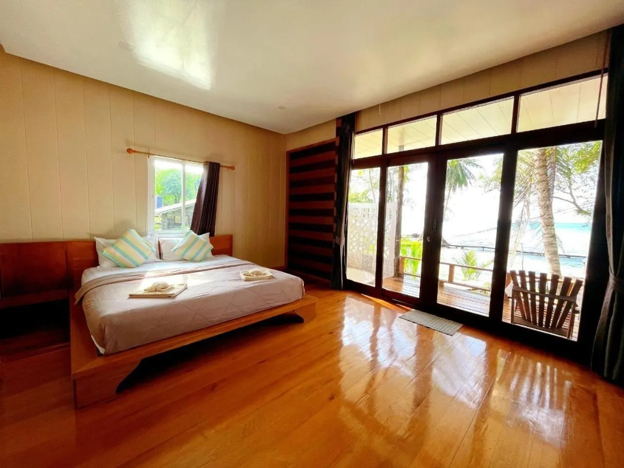 Bed in A-Na-Lay Resort Koh Kood