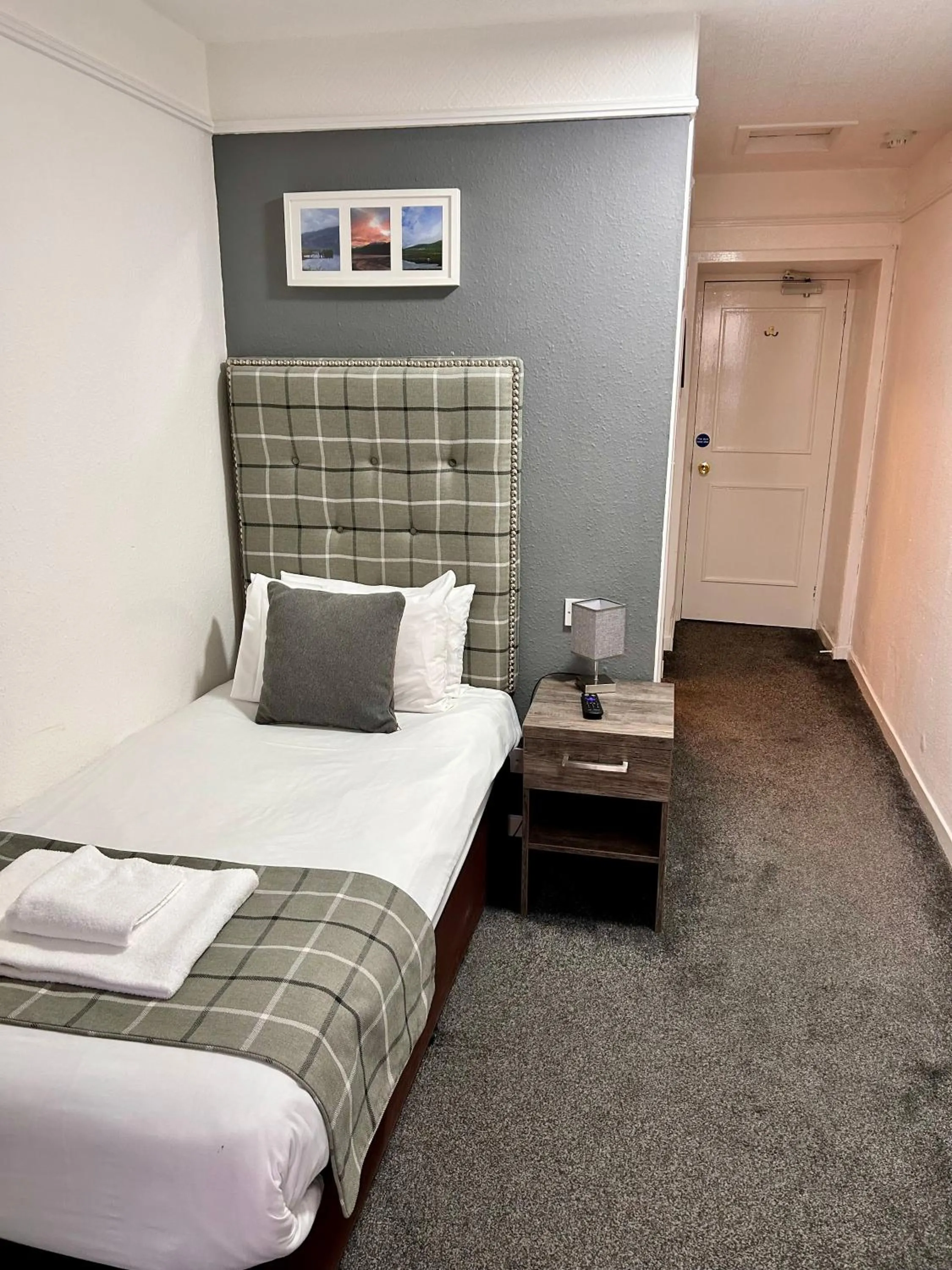 Bedroom, Bed in Royal Thurso Hotel