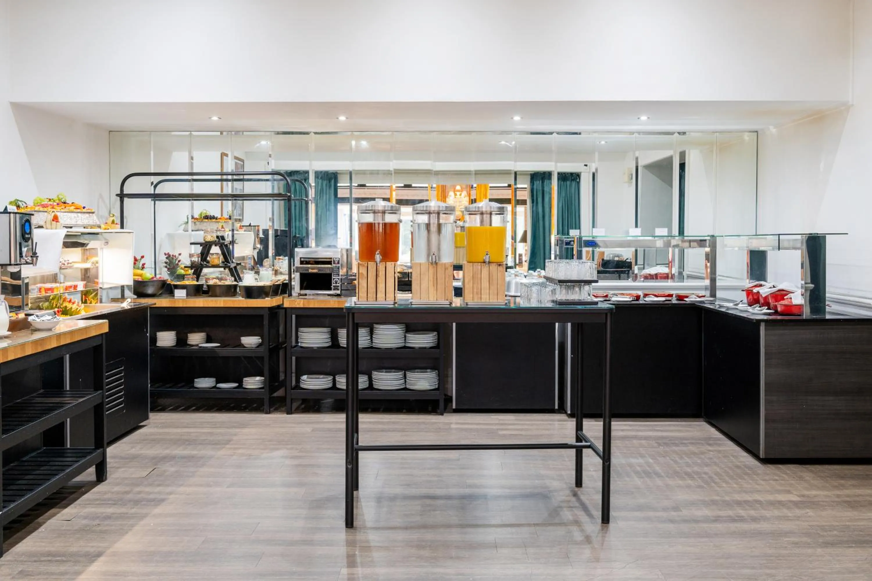 Breakfast in Bromley Court Hotel London