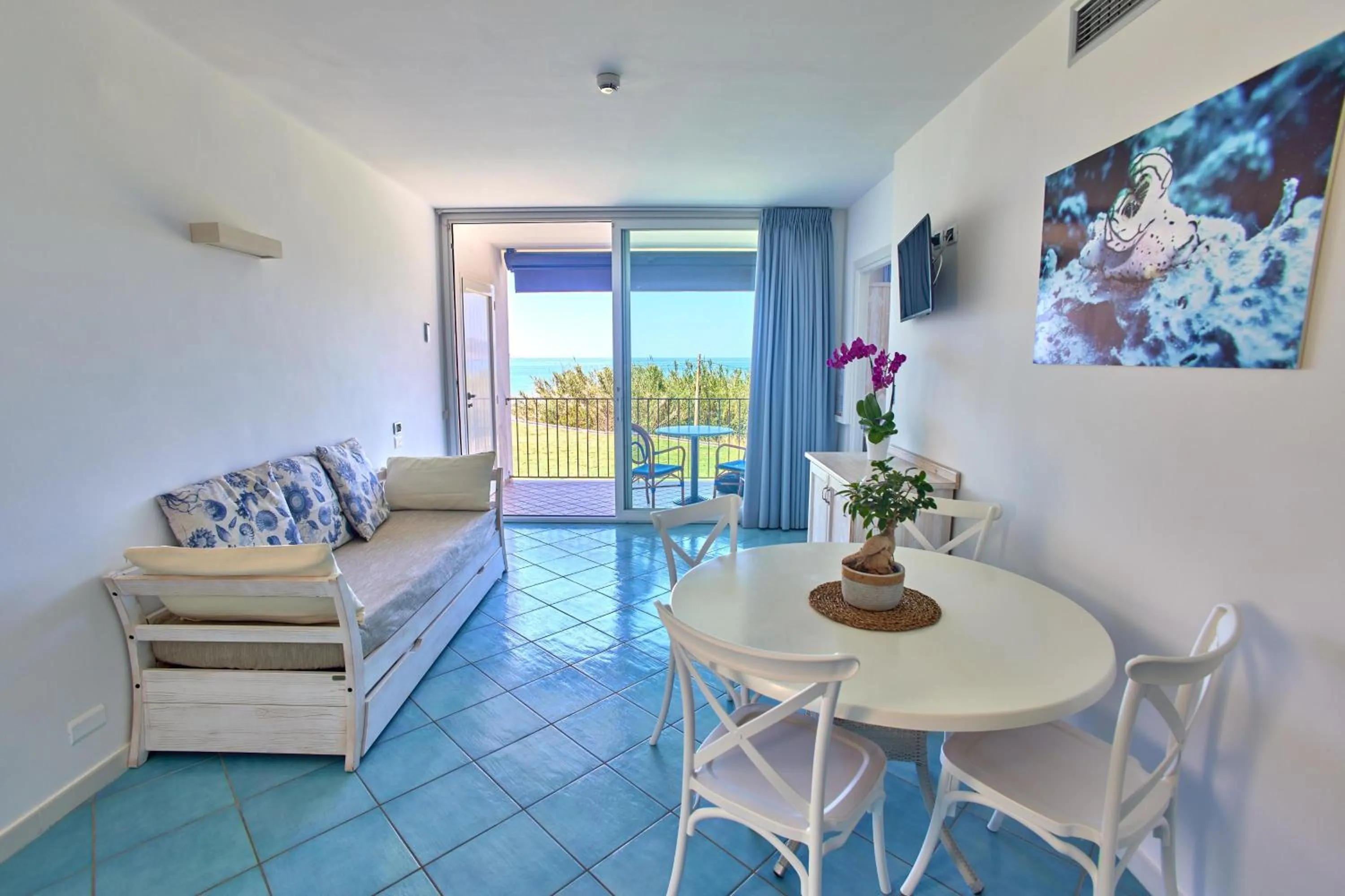 Photo of the whole room in Ancora Resort