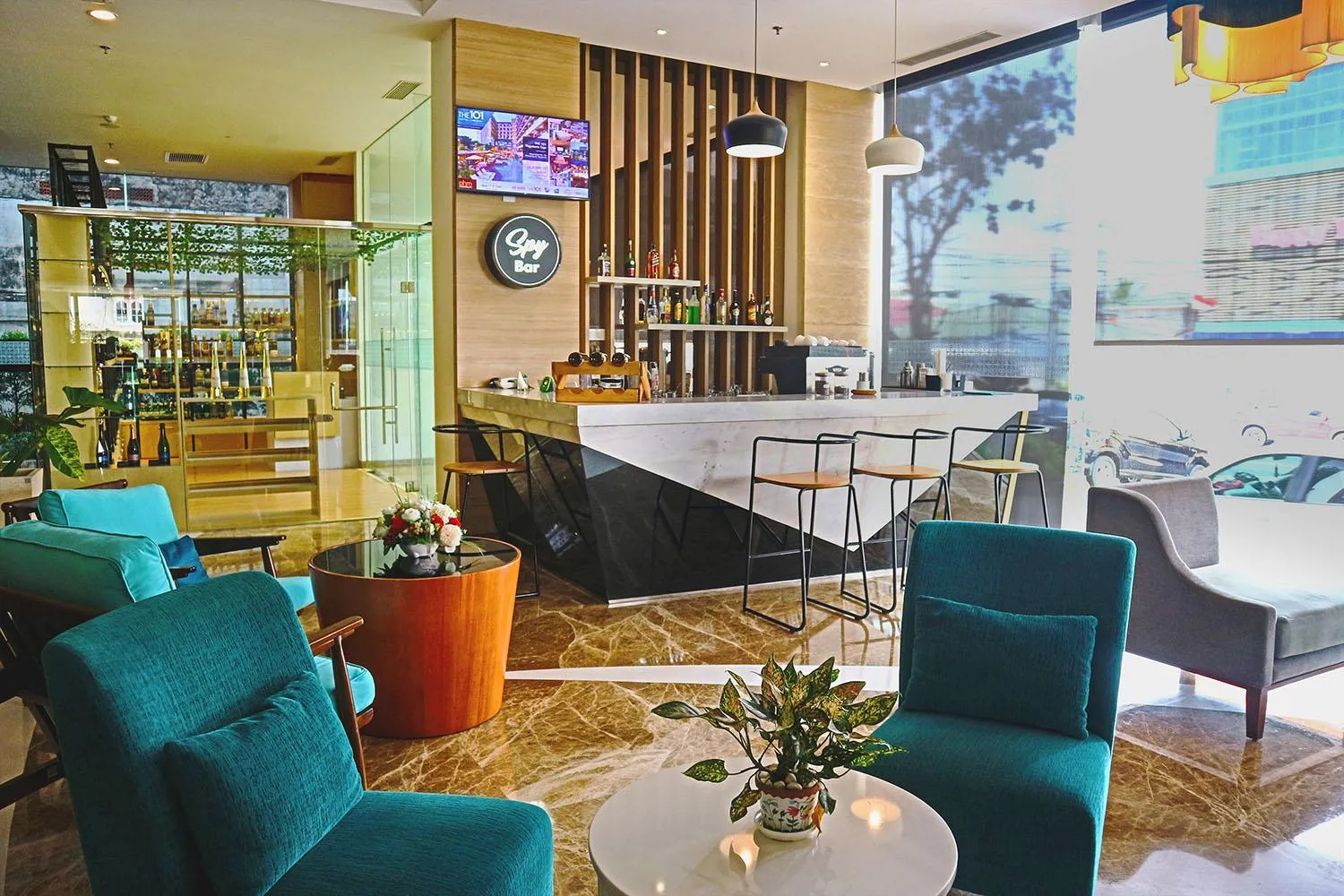Lounge or bar in THE 1O1 Palembang Rajawali