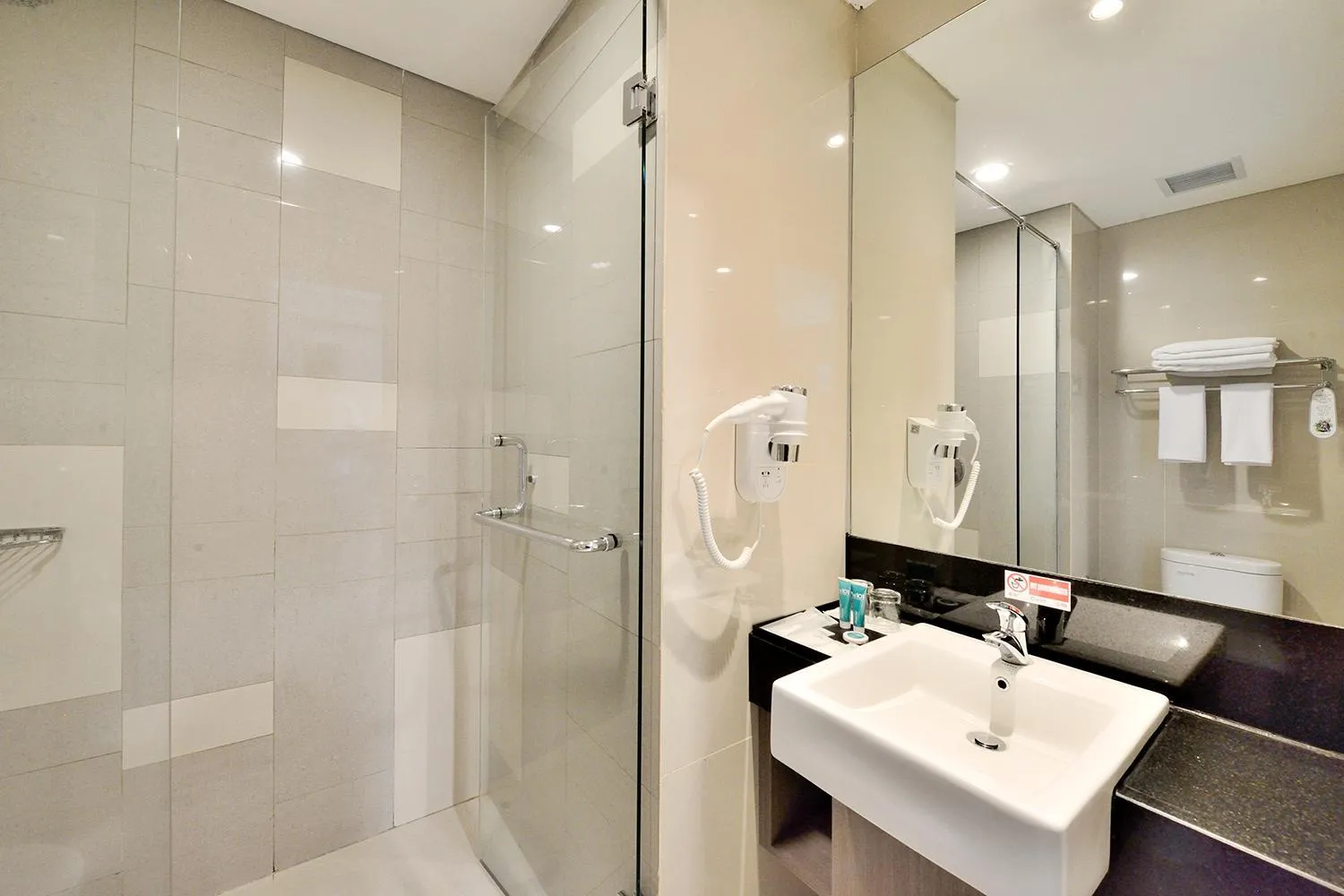 Bathroom in THE 1O1 Palembang Rajawali