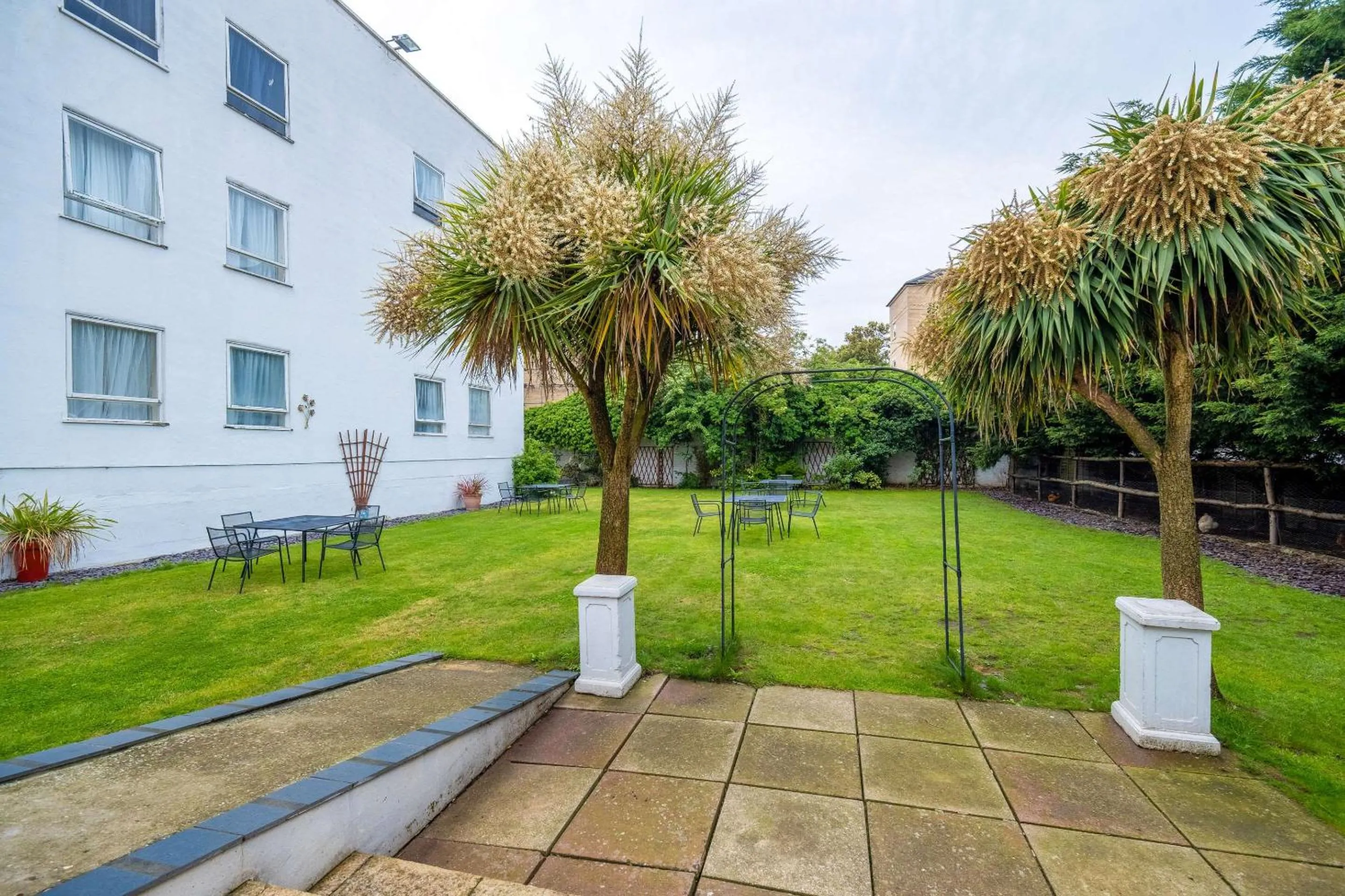 Property building, Garden in Comfort Hotel Great Yarmouth