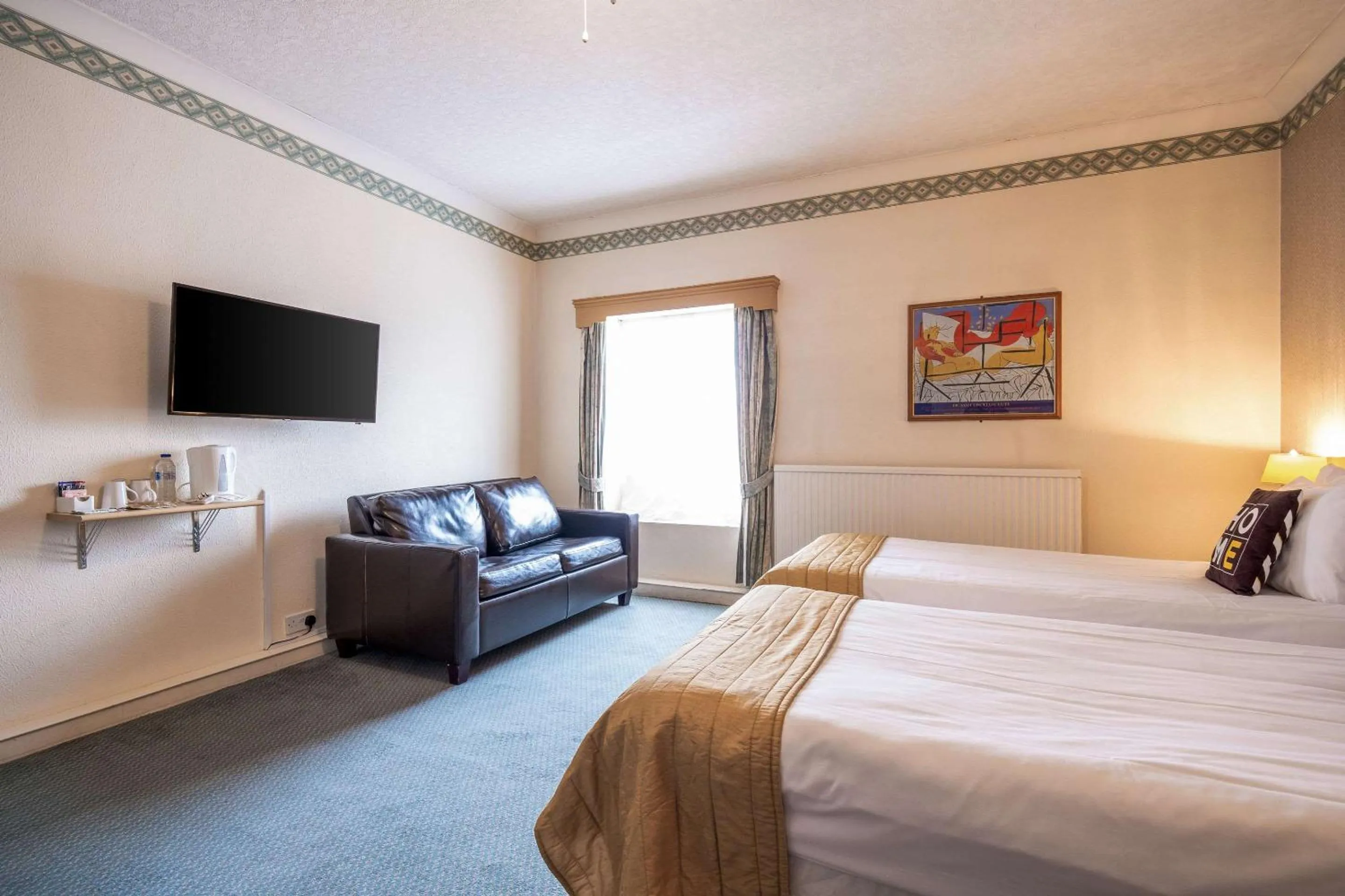 Photo of the whole room, TV/Entertainment Center in Comfort Hotel Great Yarmouth