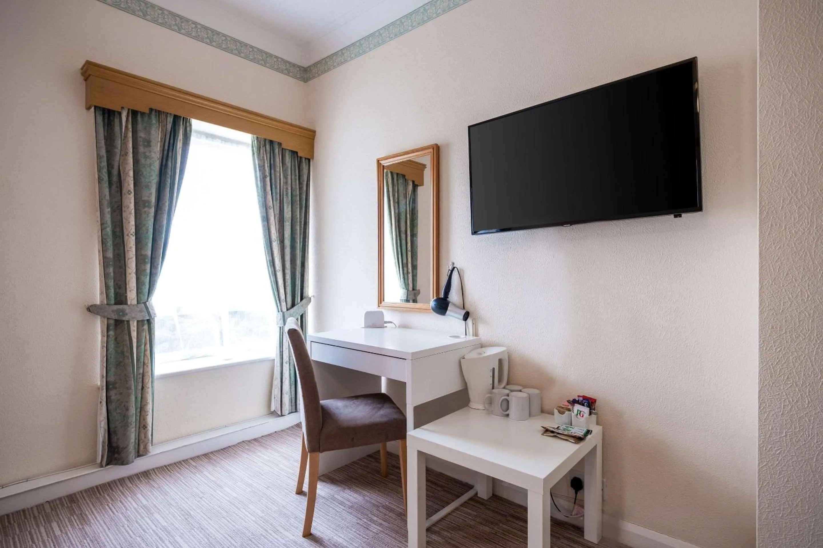 Photo of the whole room, TV/Entertainment Center in Comfort Hotel Great Yarmouth