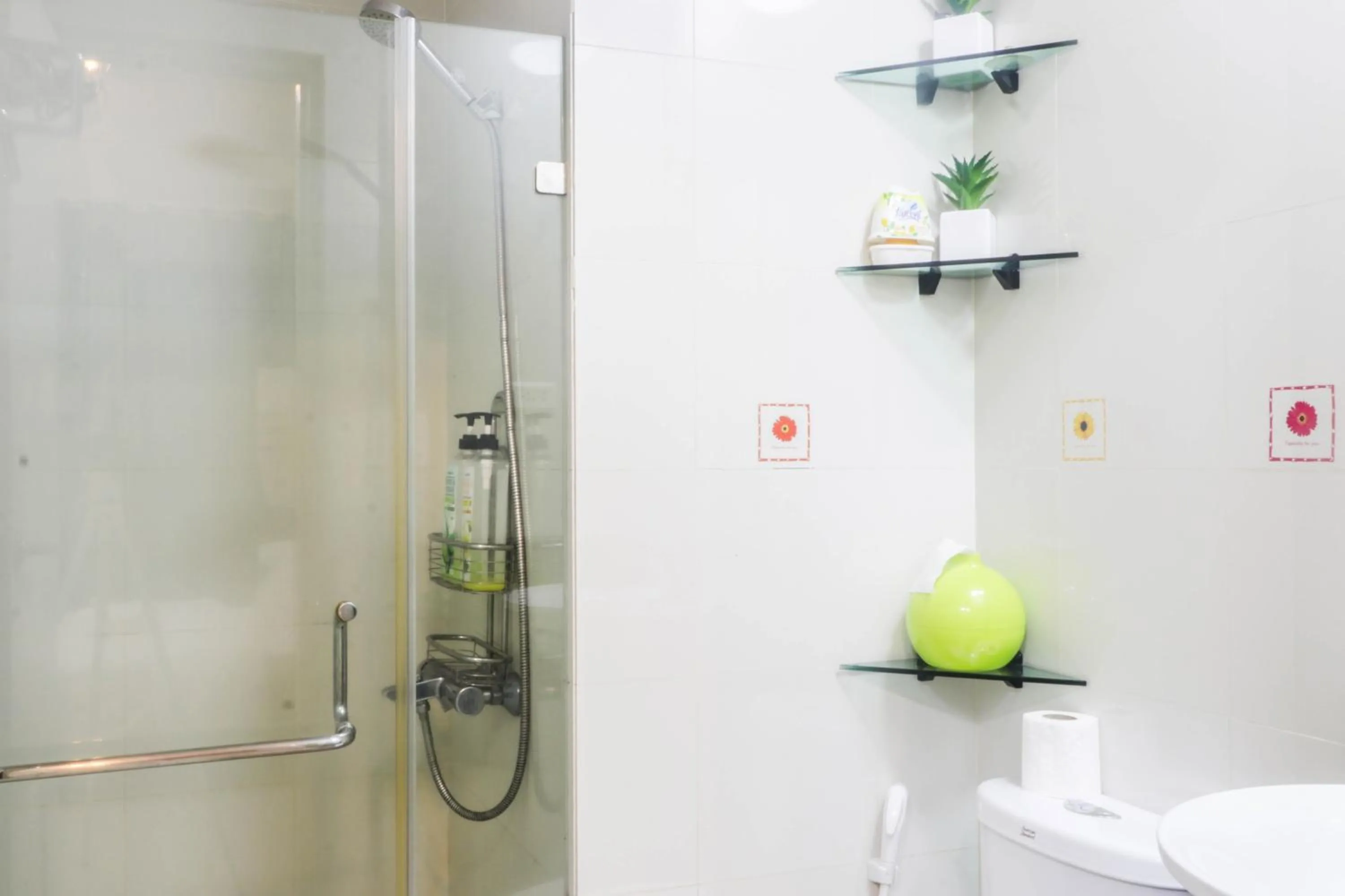 Bathroom in PRS at One Palm Tree Villa near T3 Airport