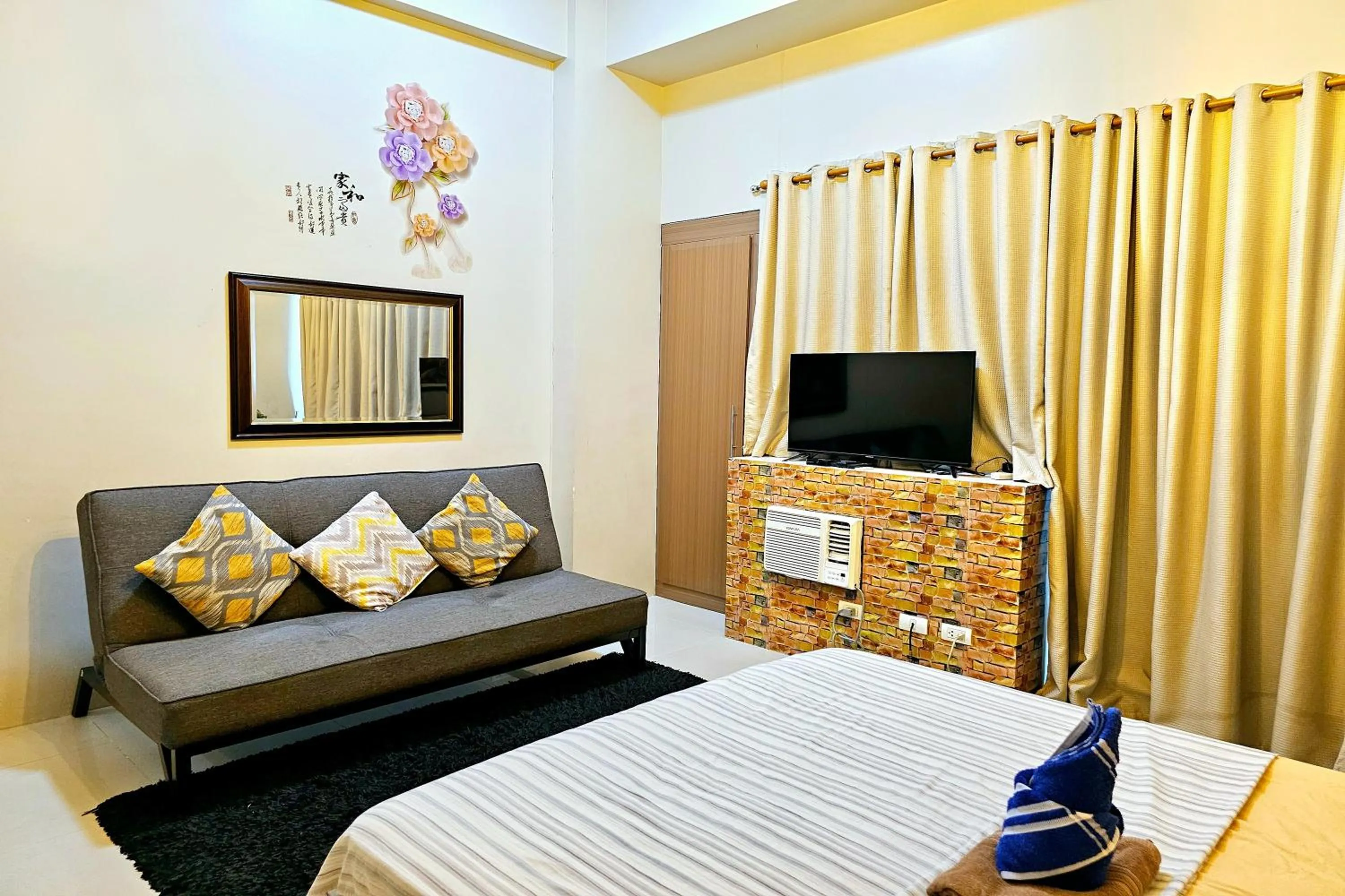 Bed in PRS at One Palm Tree Villa near T3 Airport