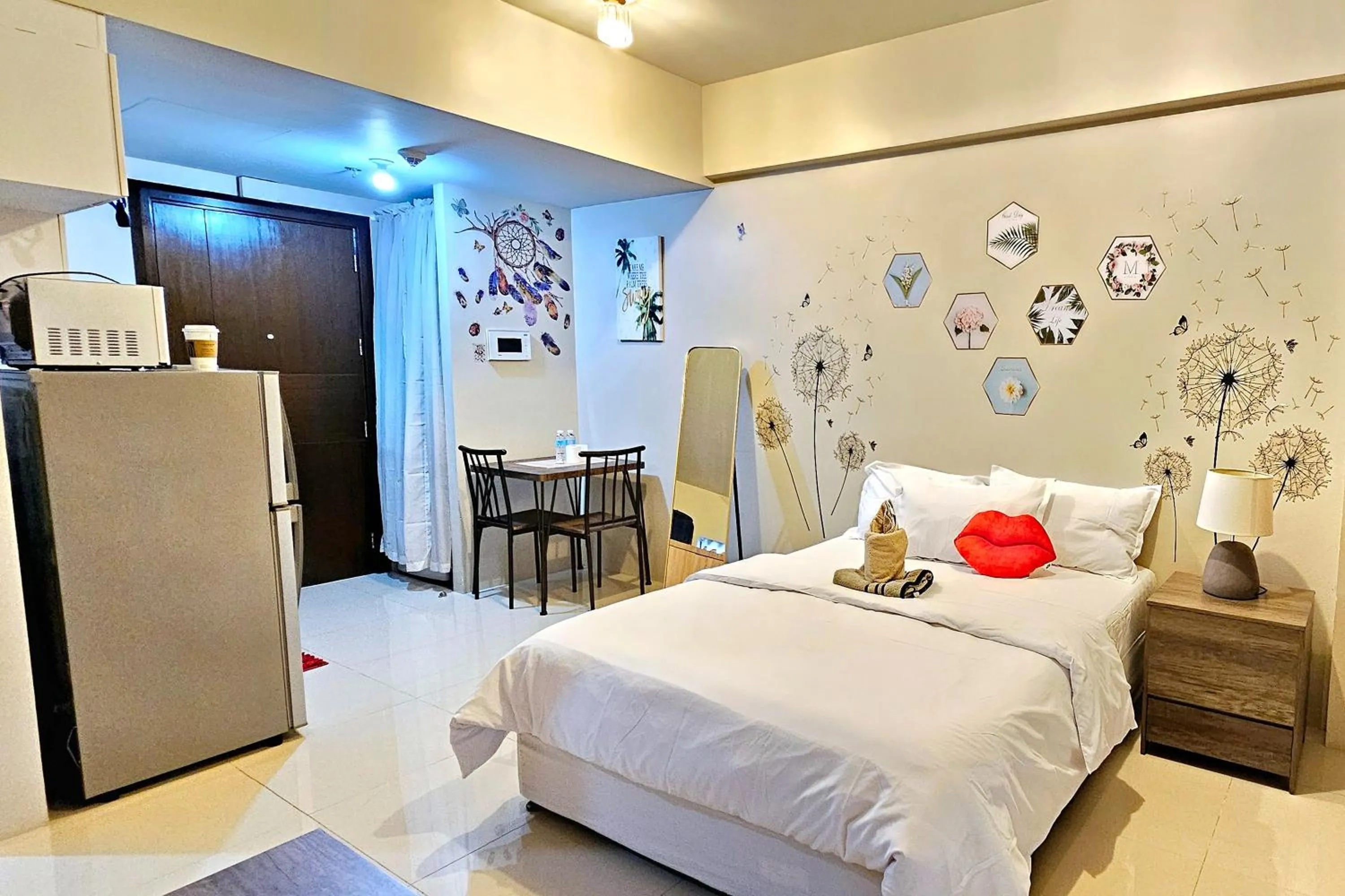 Bed in PRS at One Palm Tree Villa near T3 Airport