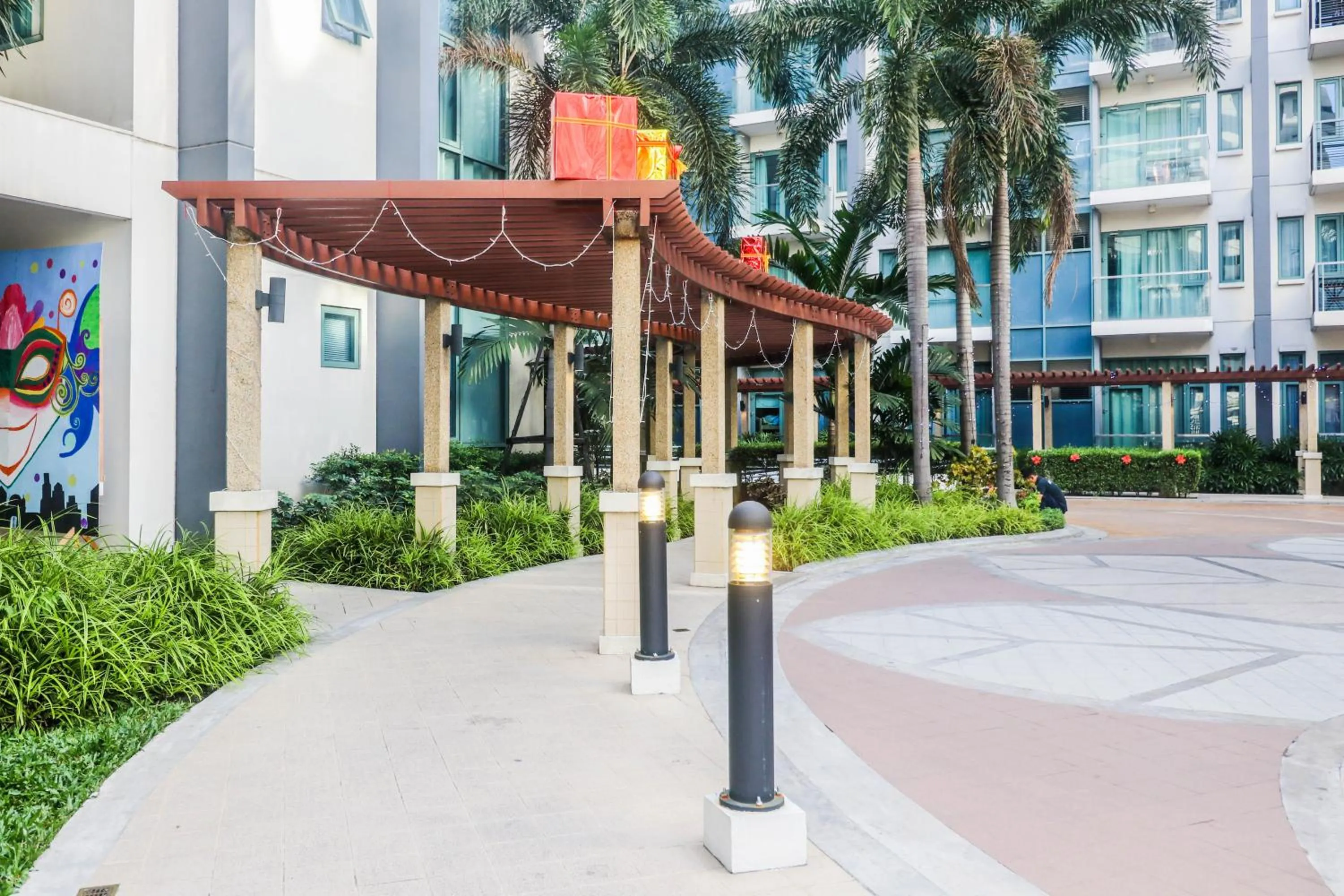 Facade/entrance in PRS at One Palm Tree Villa near T3 Airport