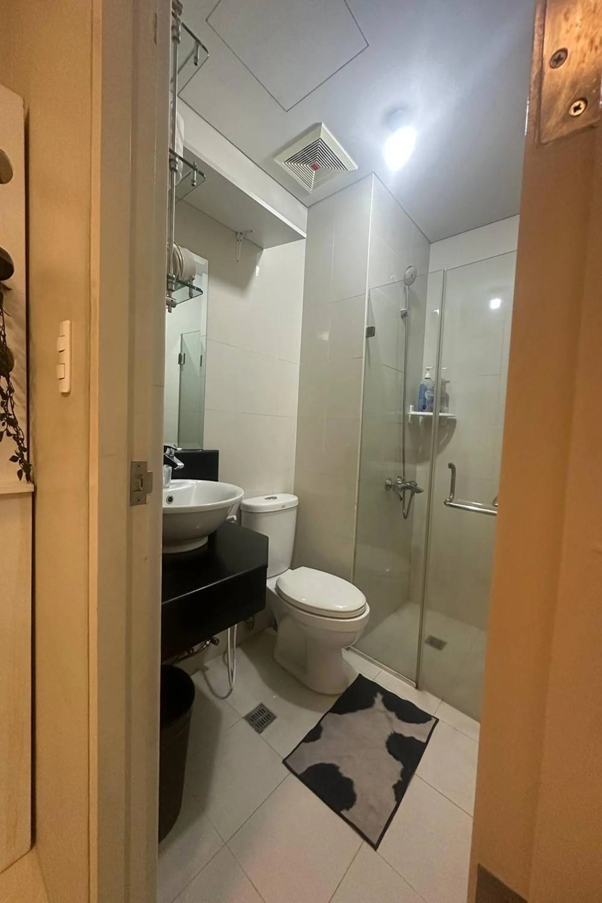 Bathroom in PRS at One Palm Tree Villa near T3 Airport