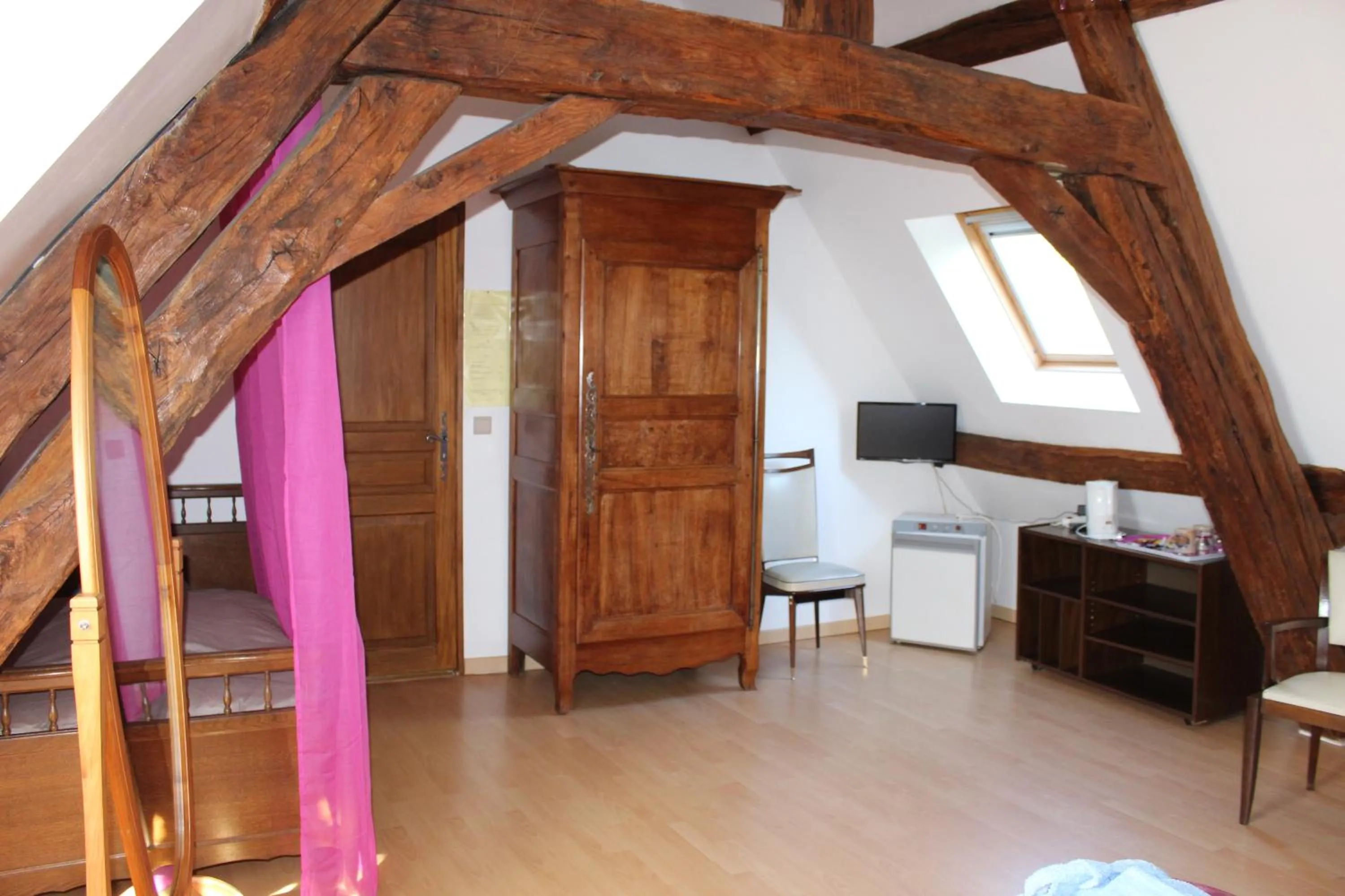 Photo of the whole room in Domaine de la Touche Mosnay