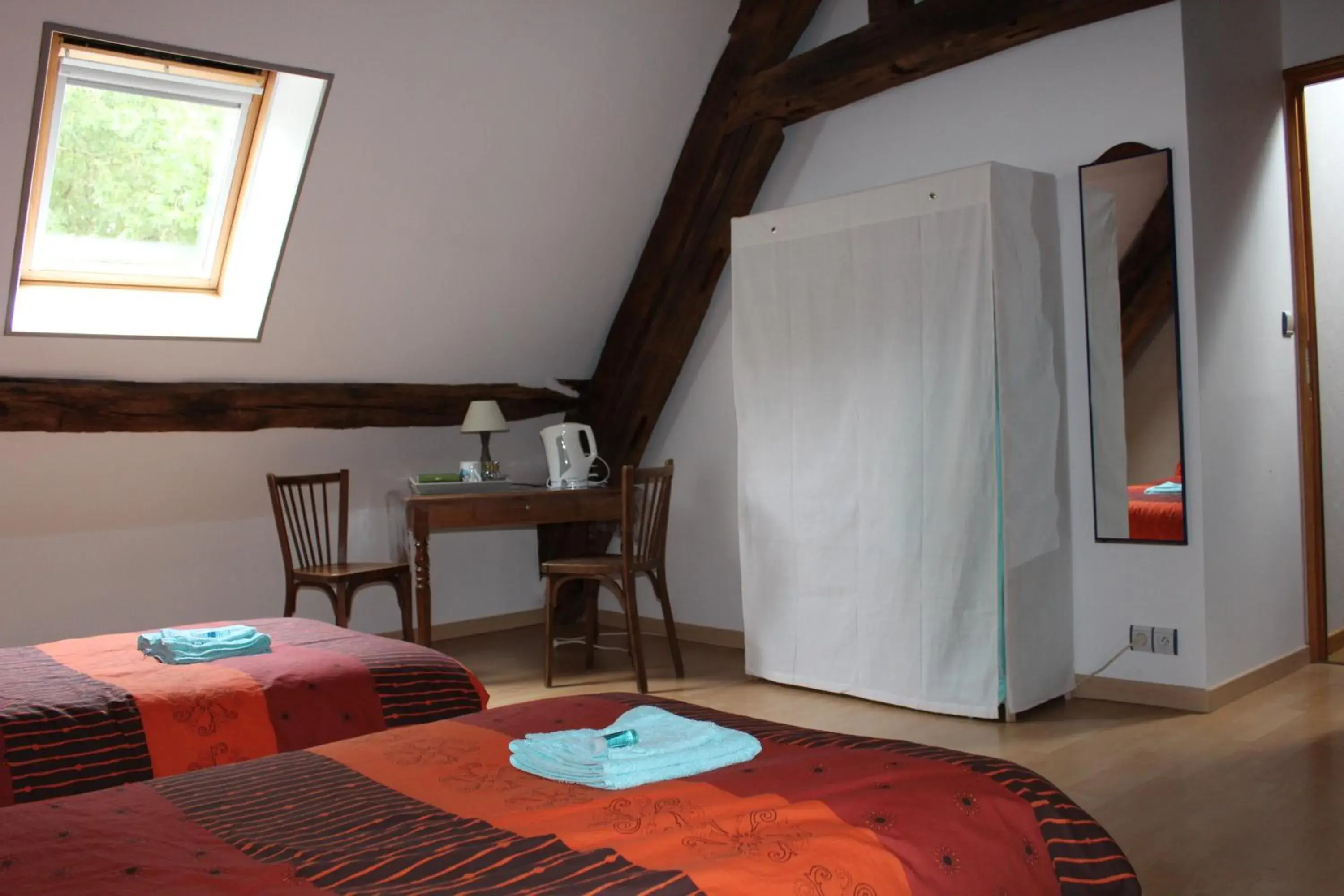 Twin Room with Shared Bathroom - single occupancy in Domaine de la Touche Mosnay Twin Room with Shared Bathroom - single occupancy in Domaine de la Touche Mosnay