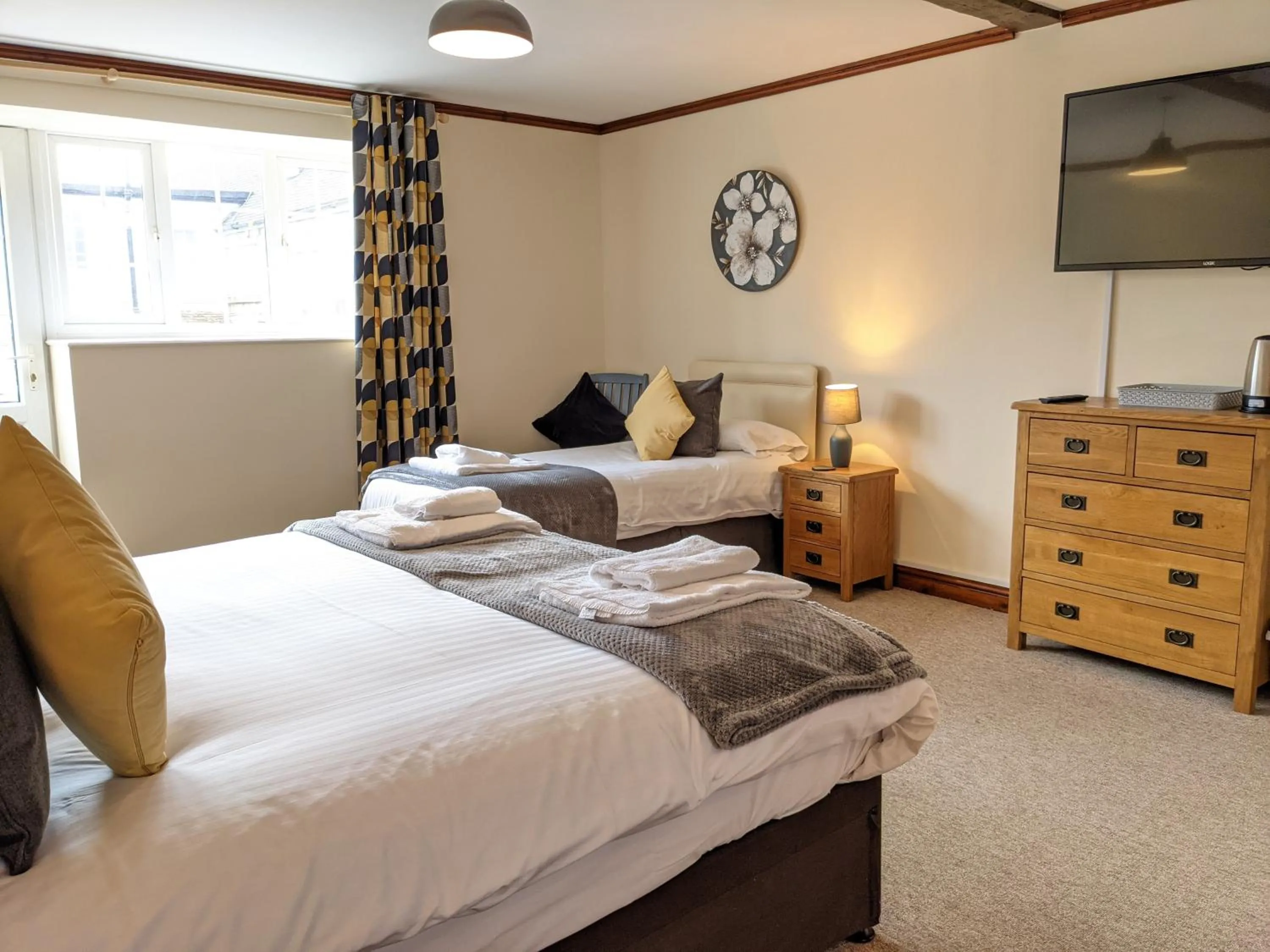 Bedroom, Bed in Sparkford Inn