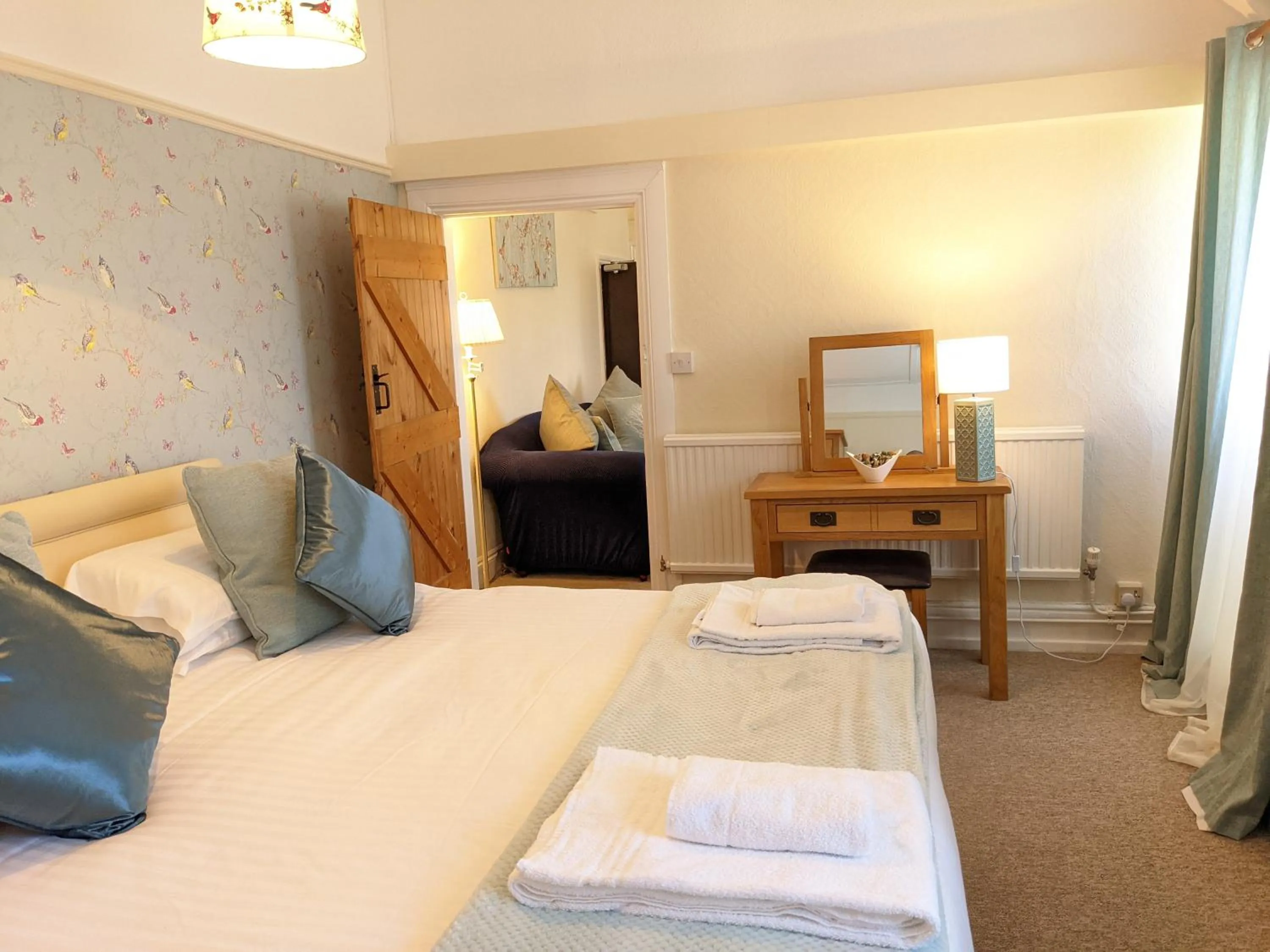 Photo of the whole room, Bed in Sparkford Inn