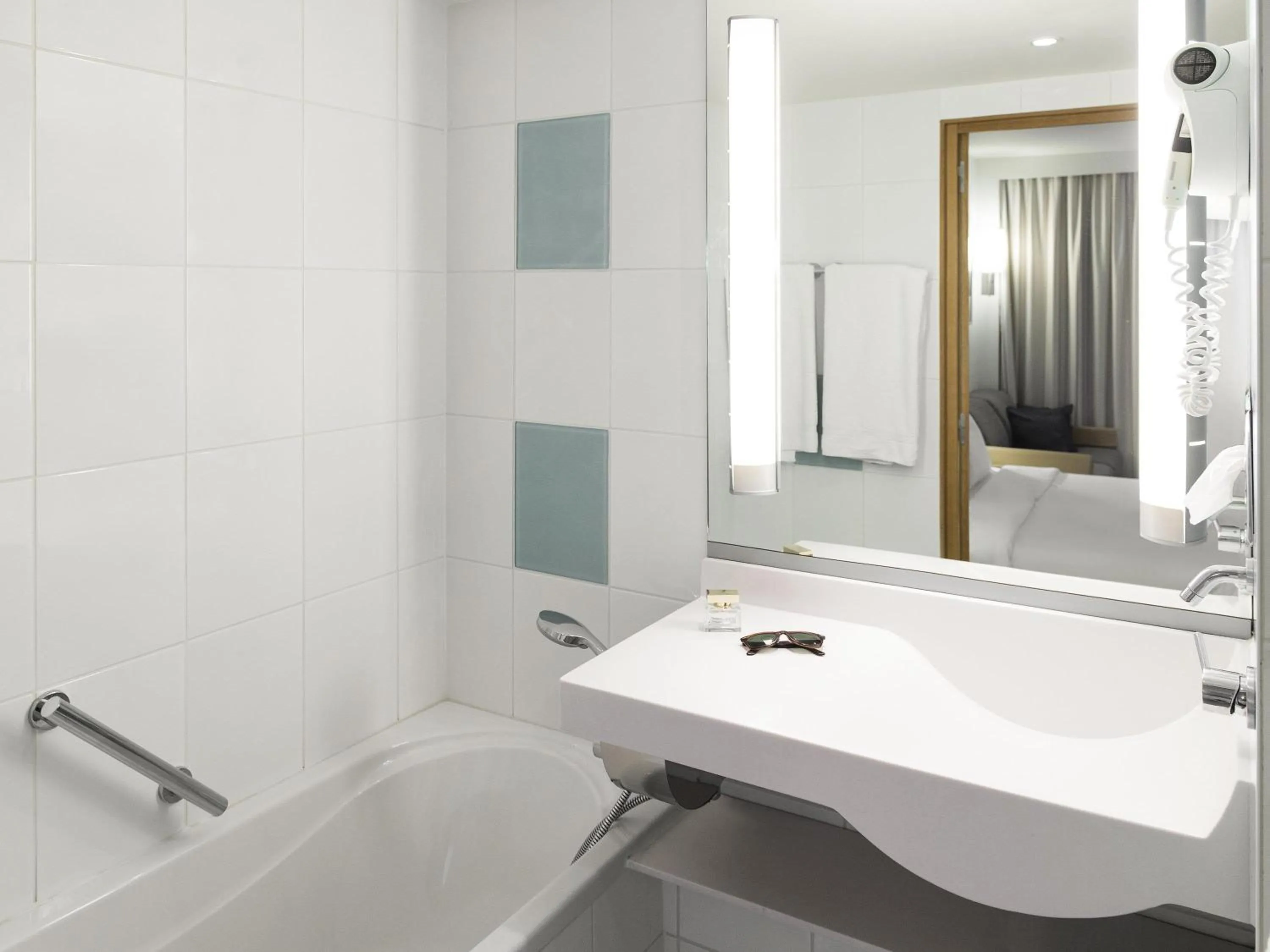 Bedroom in Novotel Brussels Airport