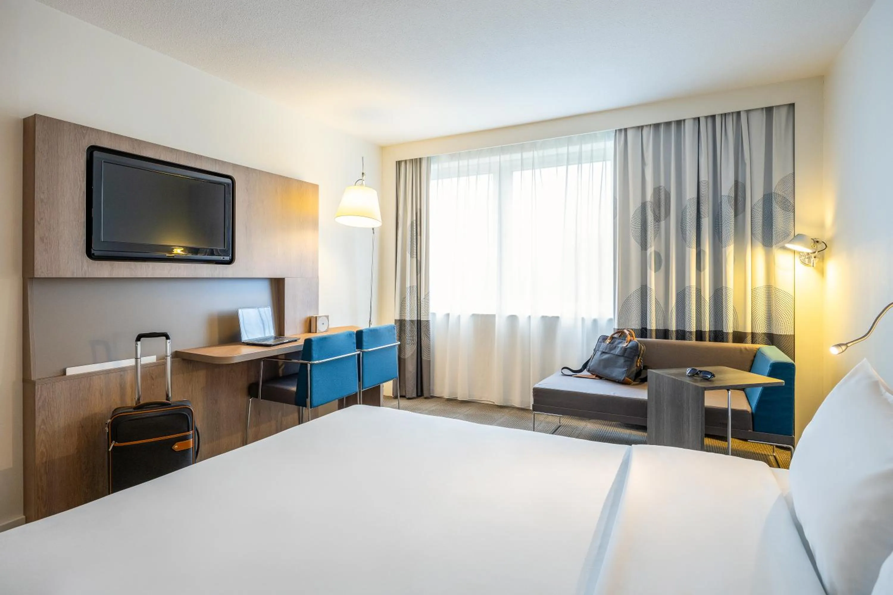 Bedroom, Bed in Novotel Brussels Airport